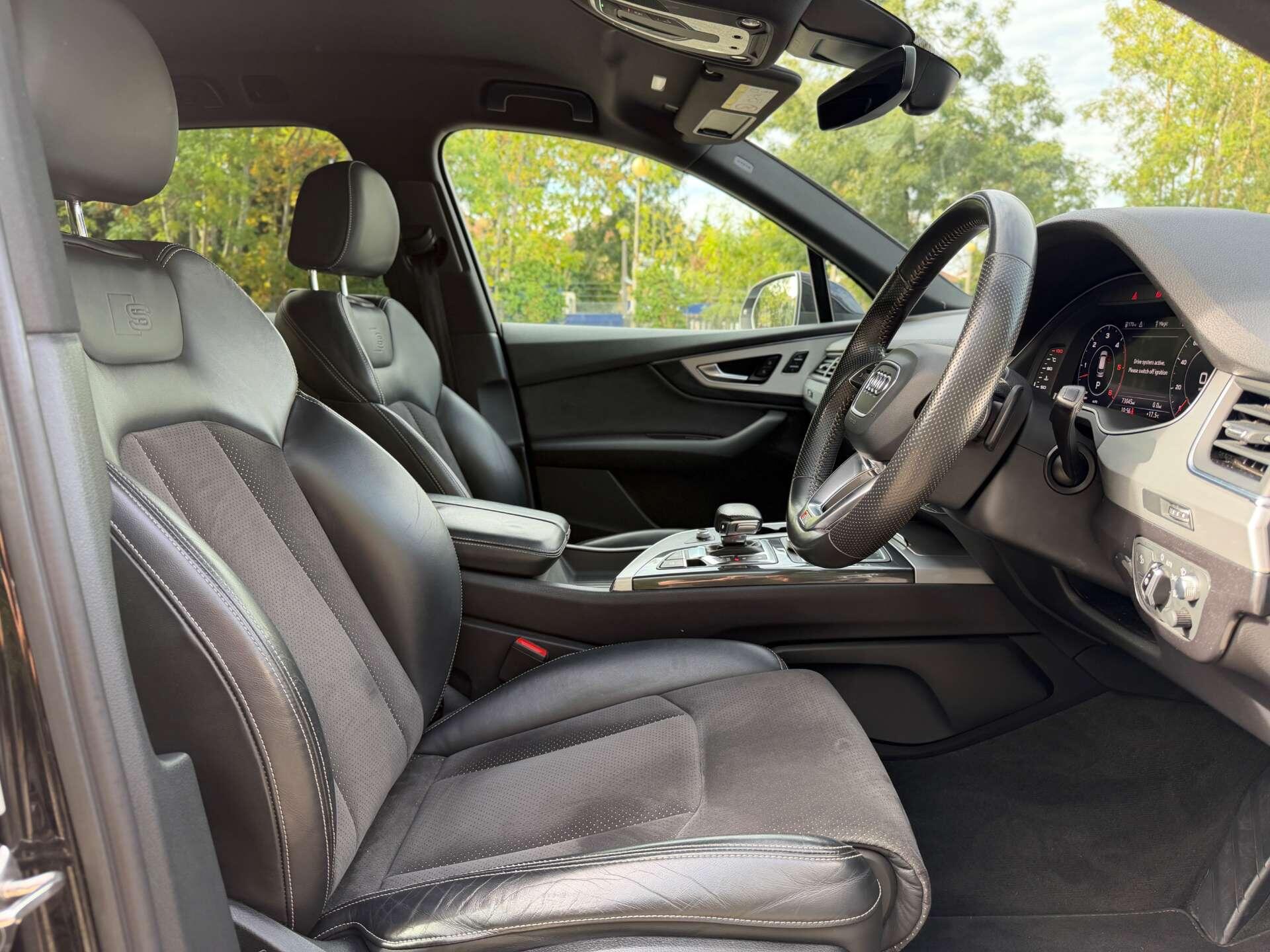 Audi Q7 view 21