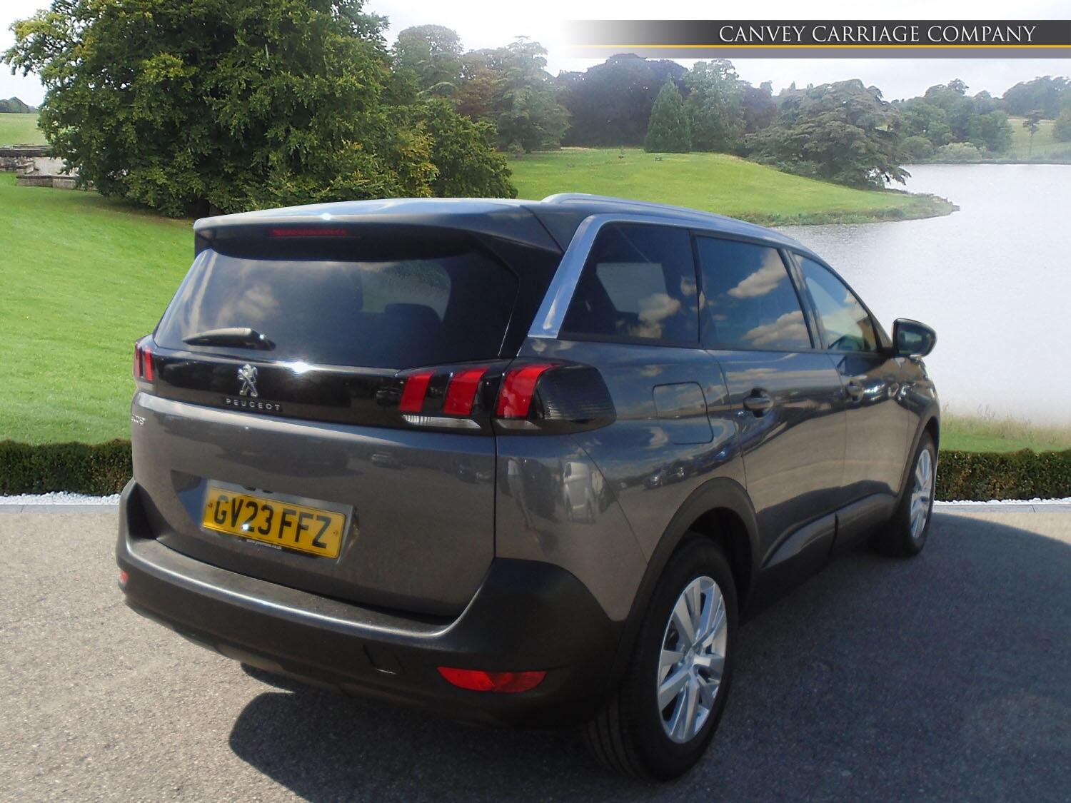 Peugeot 5008 view 3