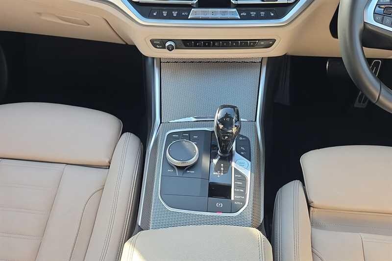 BMW 3 Series view 14