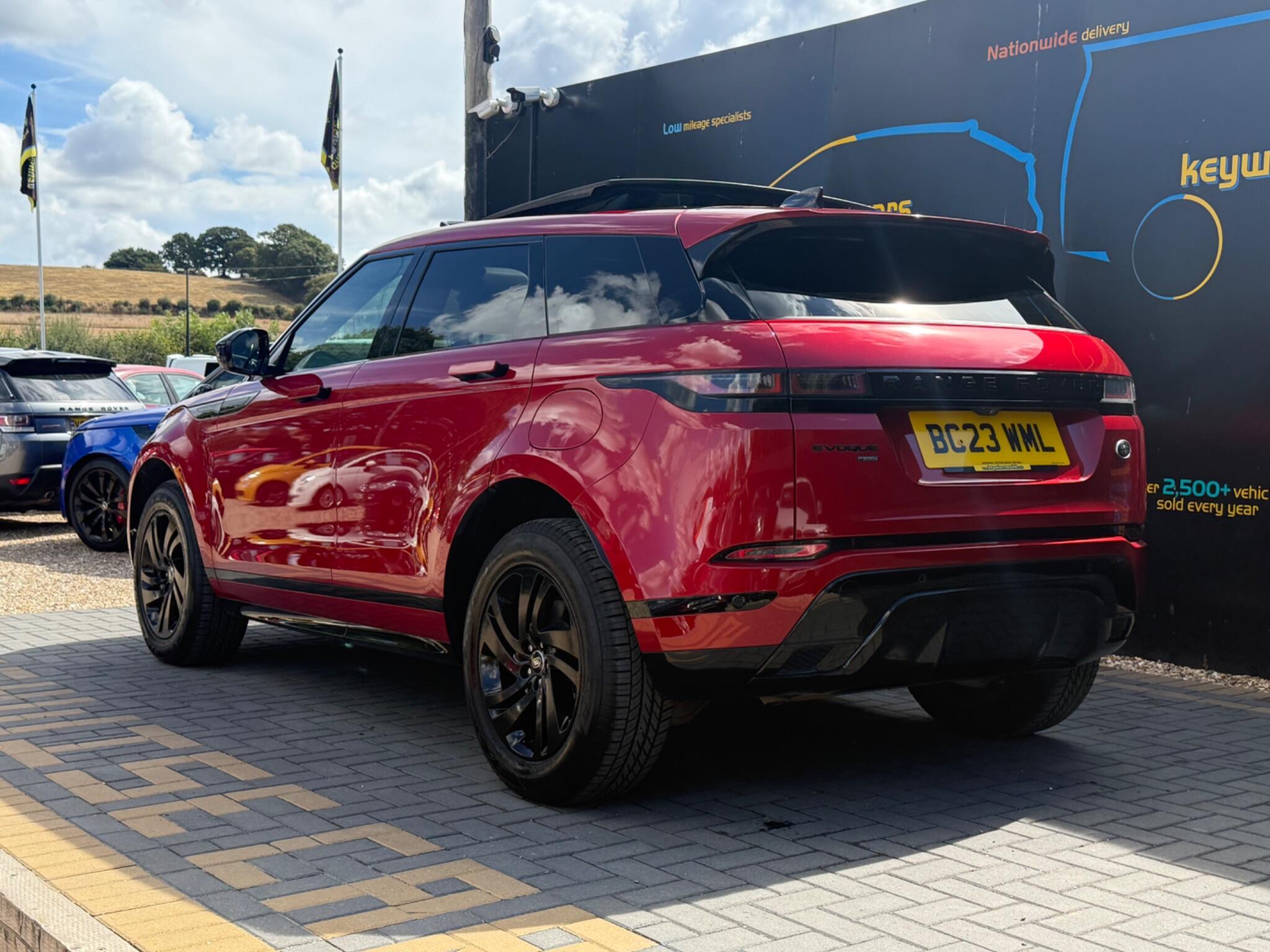 Land Rover Range Rover Evoque view 3