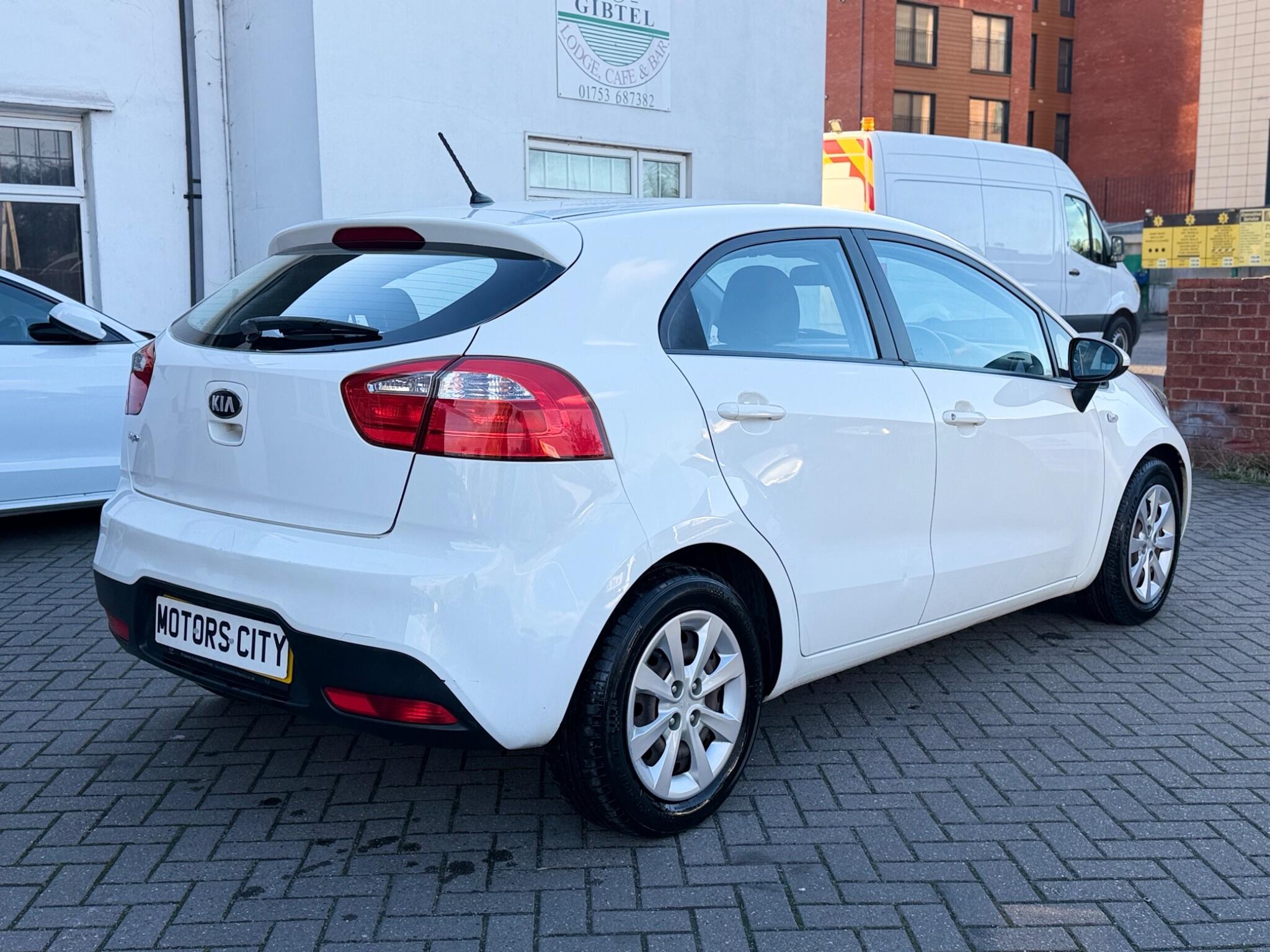 Kia Rio view 9