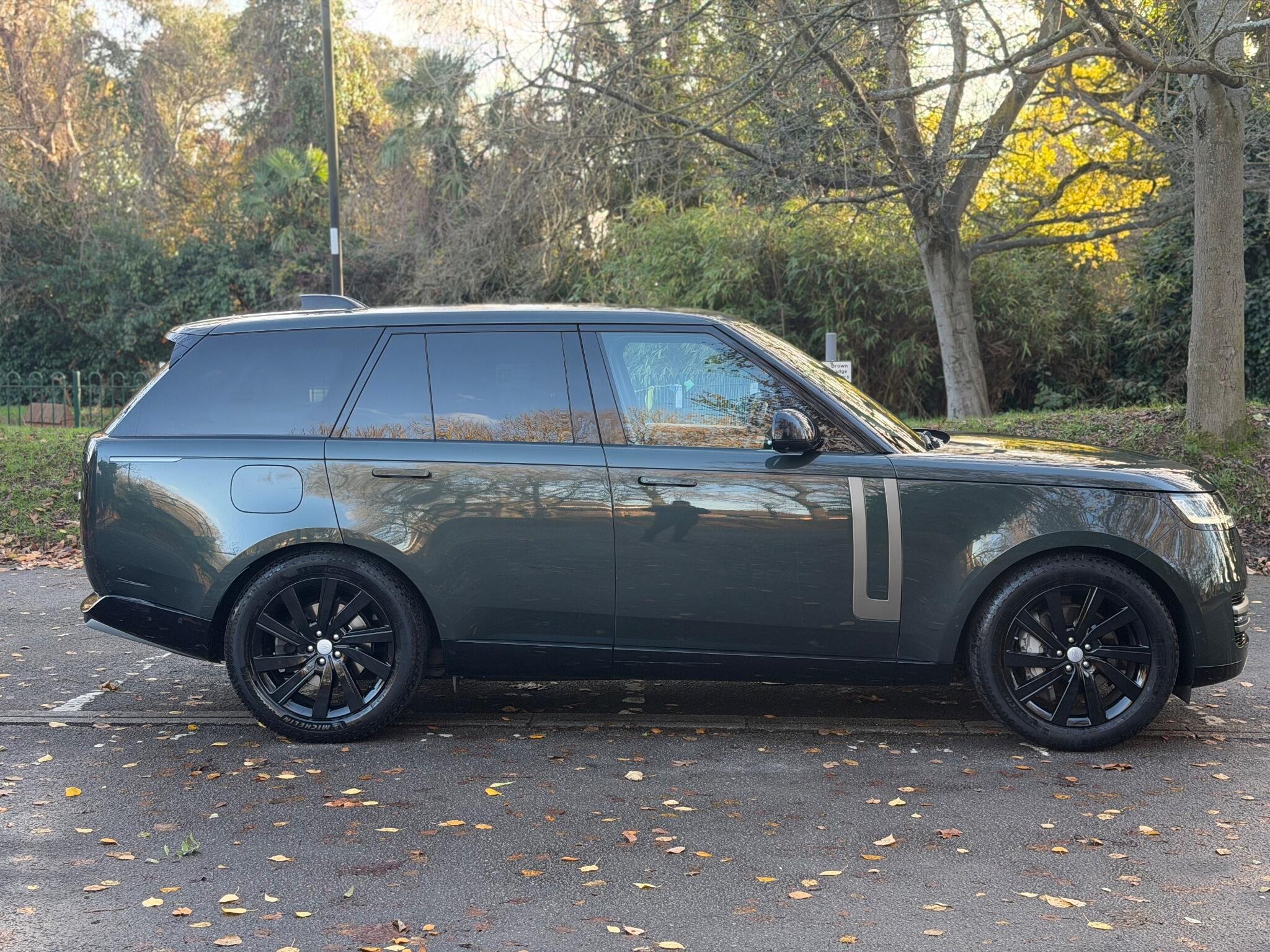 Land Rover Range Rover view 3