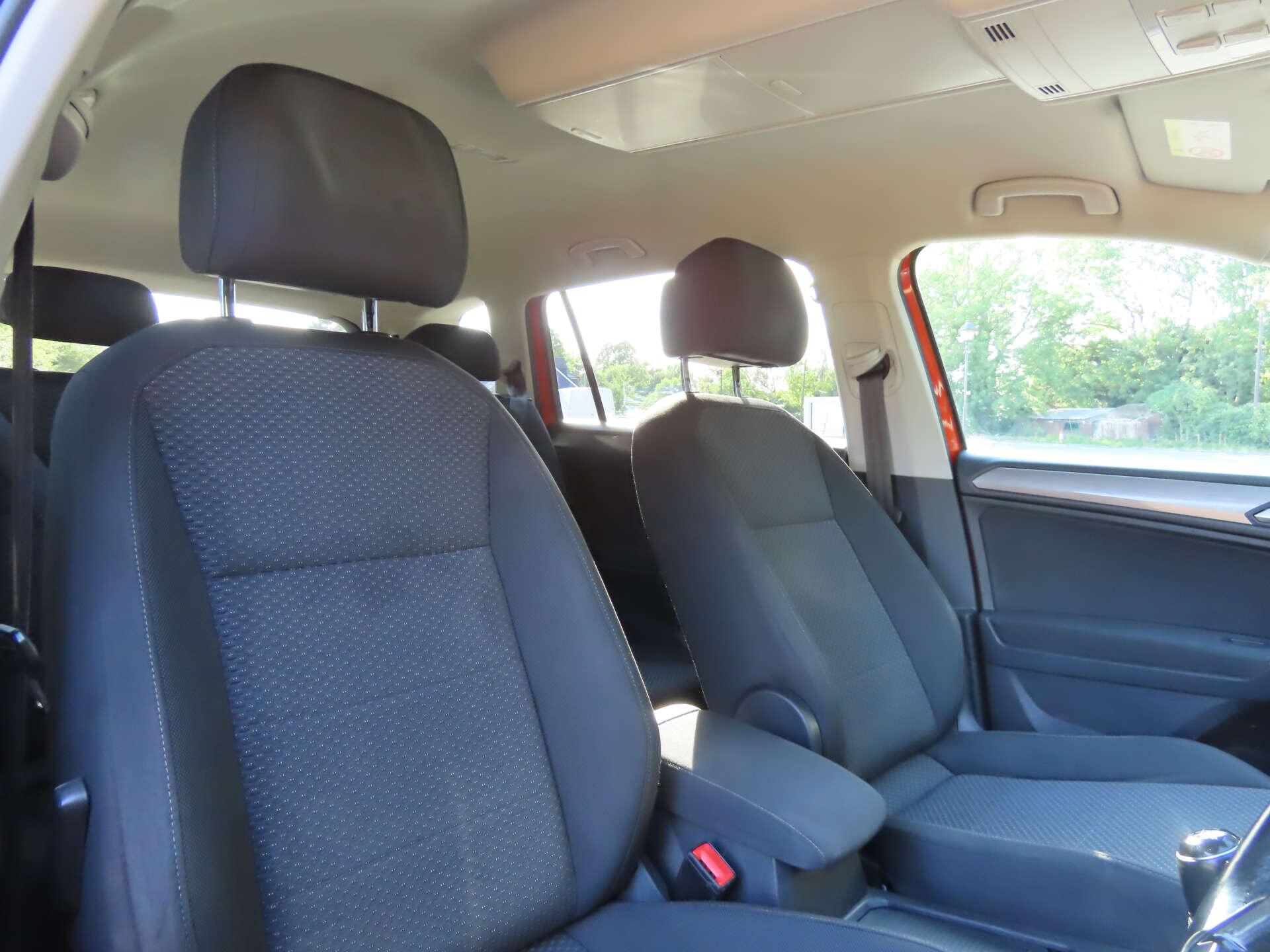 Volkswagen Tiguan Allspace view 8