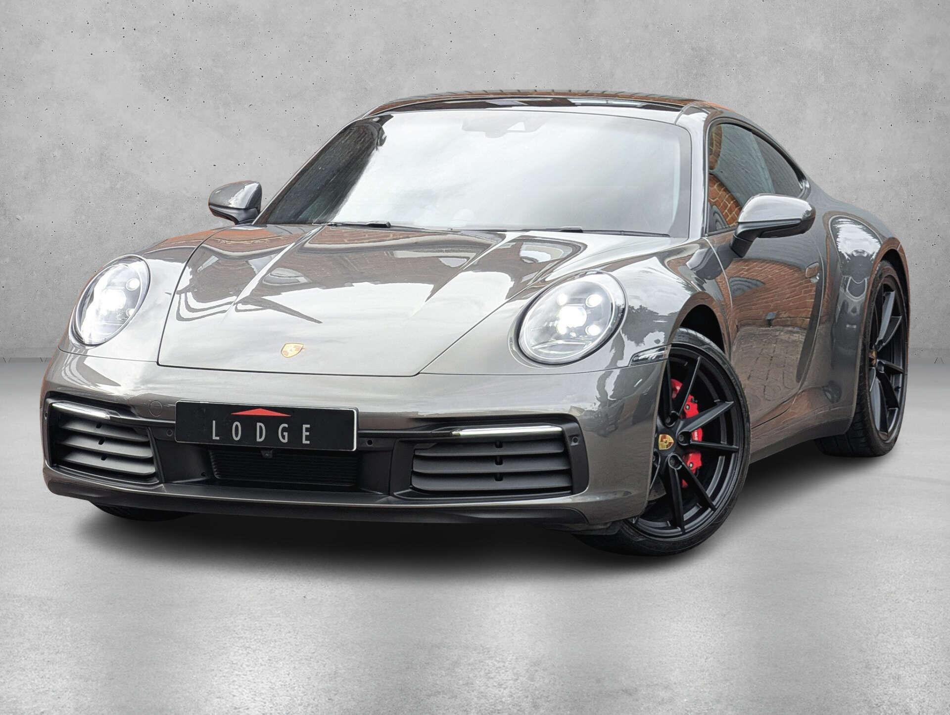 Porsche 911 view 3
