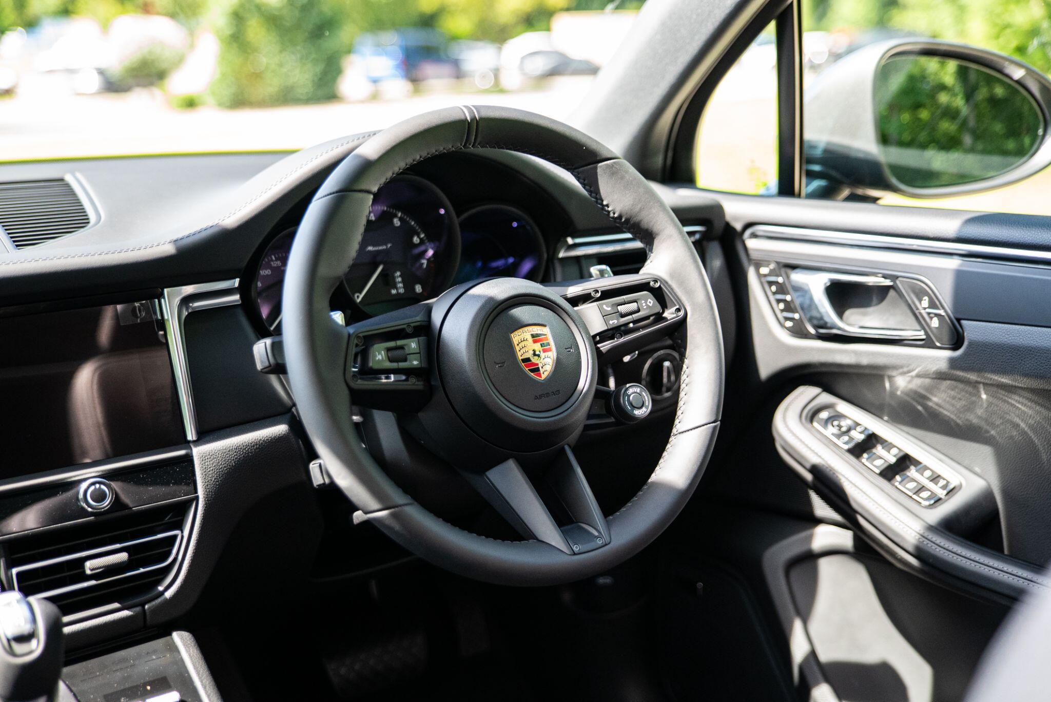 Porsche Macan view 64
