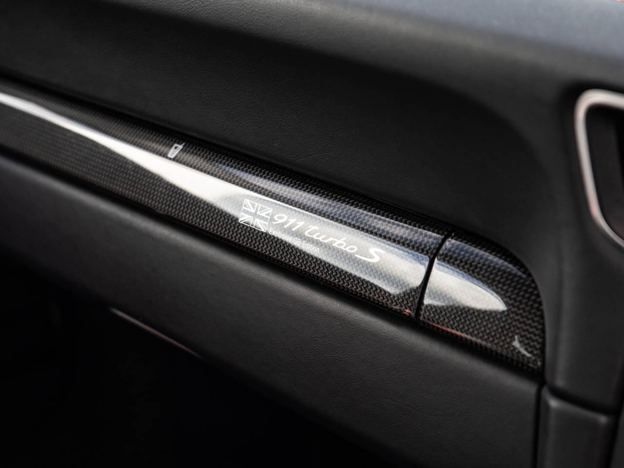 Porsche 911 view 34