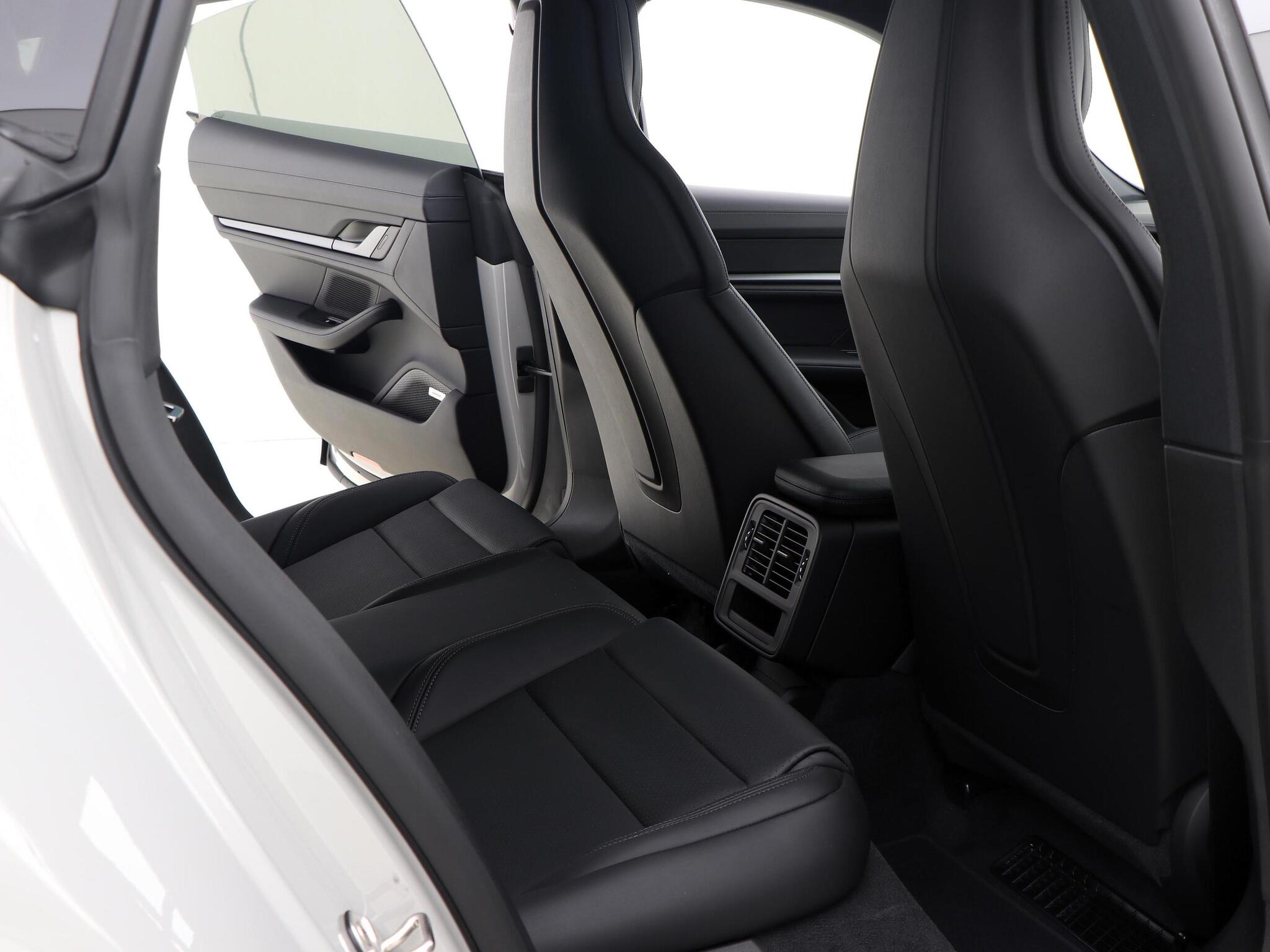 Porsche Taycan view 22