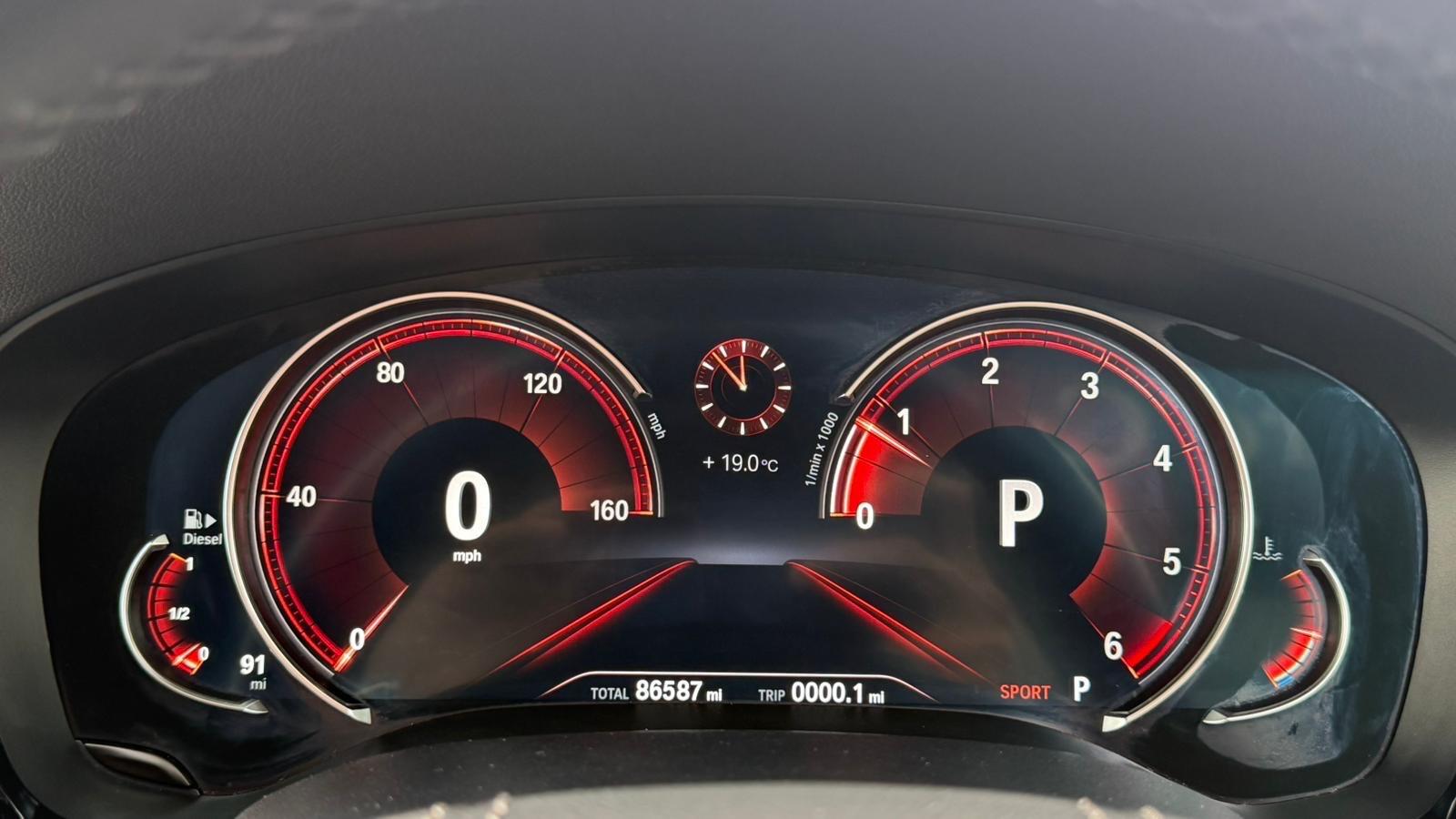 BMW 5 Series view 14