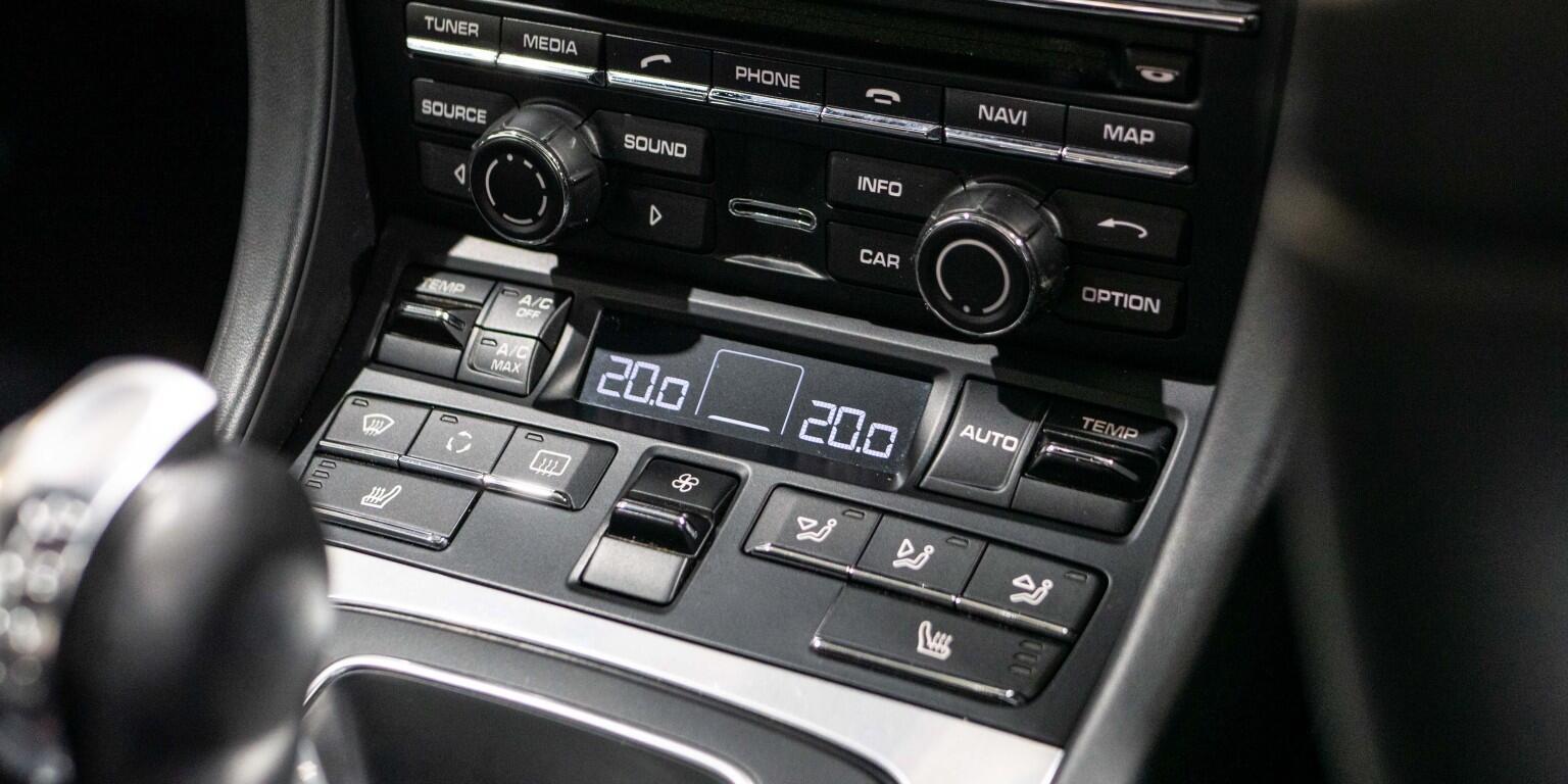 Porsche 911 view 38