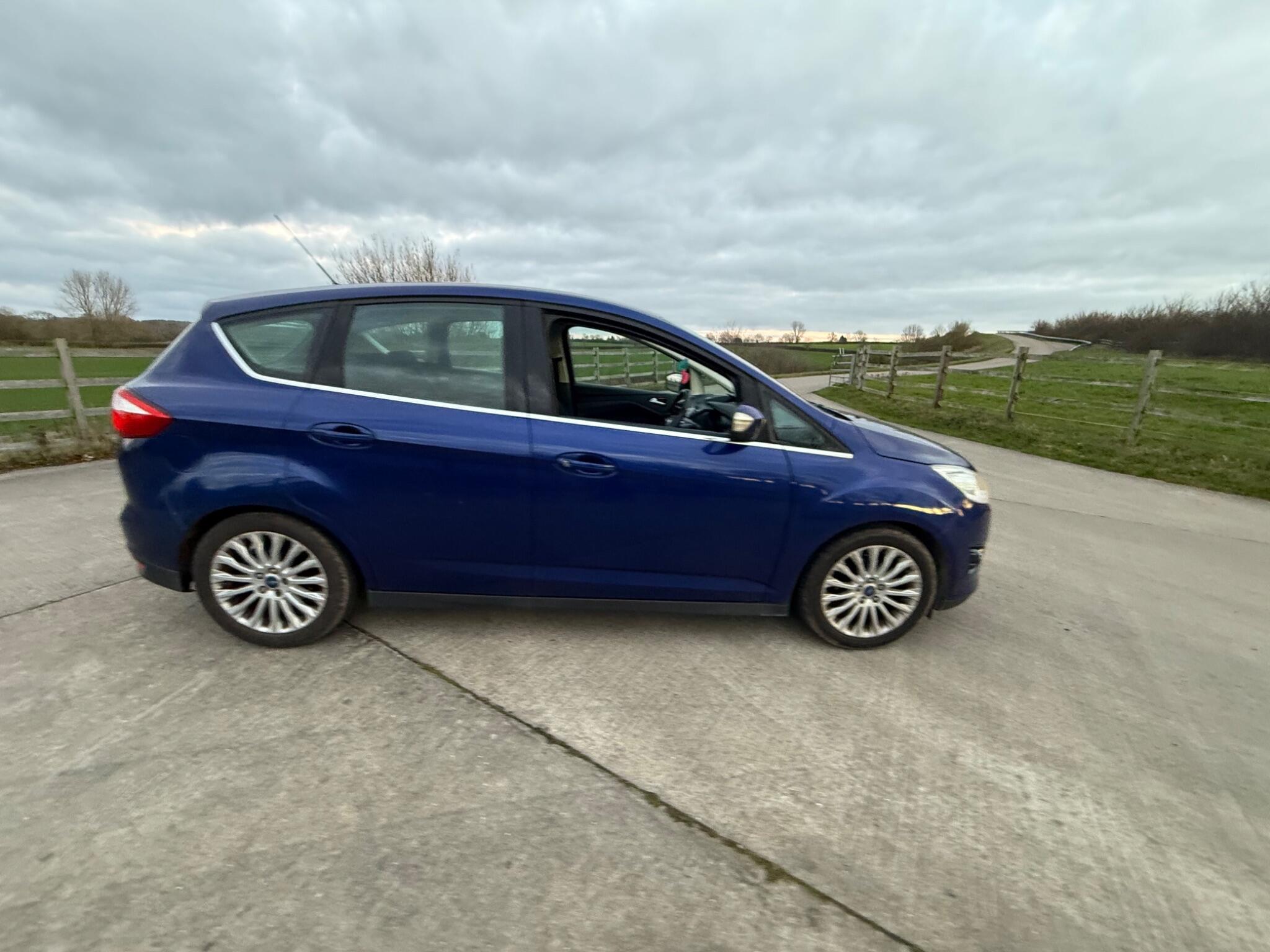 Ford C-Max 1.6 TDCi Titanium Euro 5 5dr — photo 27 of 104