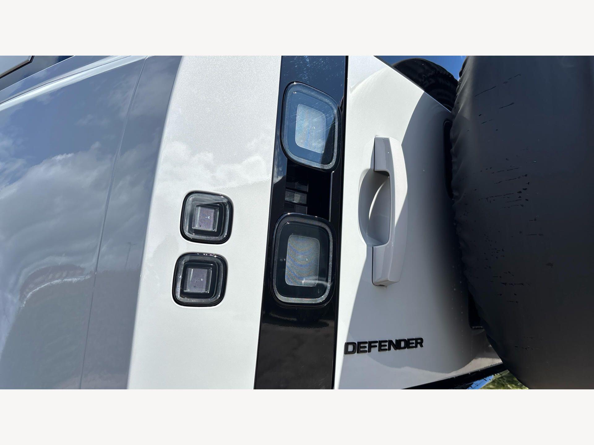 Land Rover Defender view 23