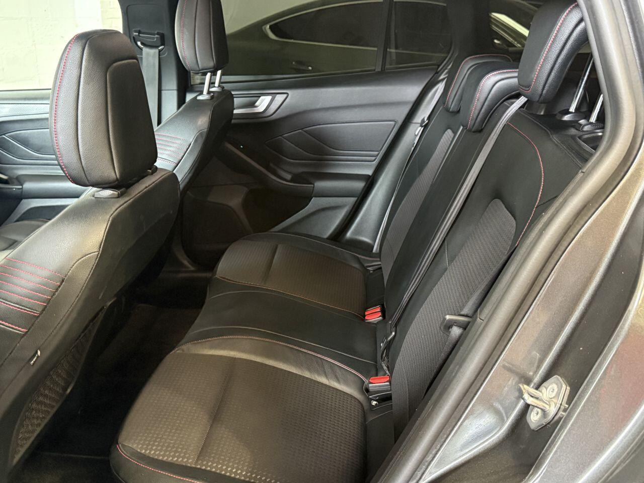Ford Focus view 57