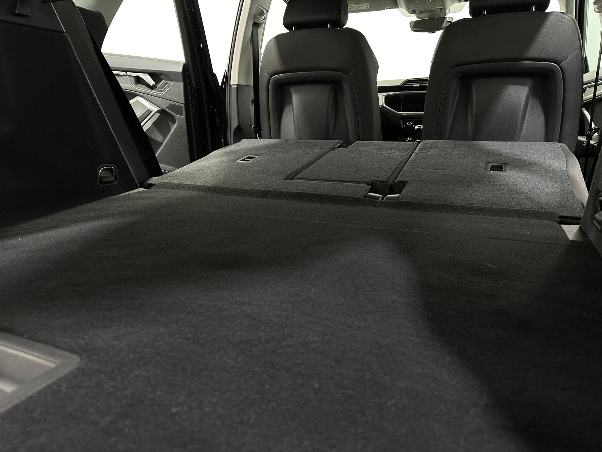 Audi Q3 view 45