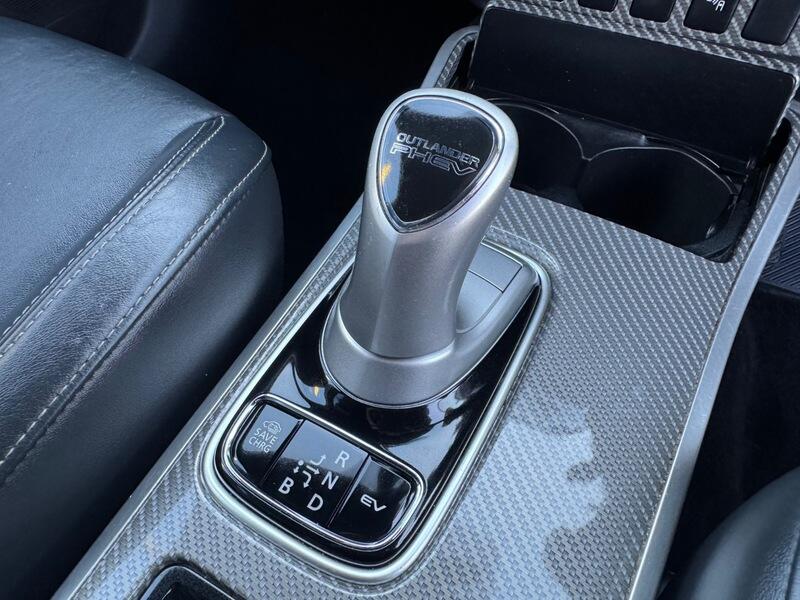 Mitsubishi Outlander view 19