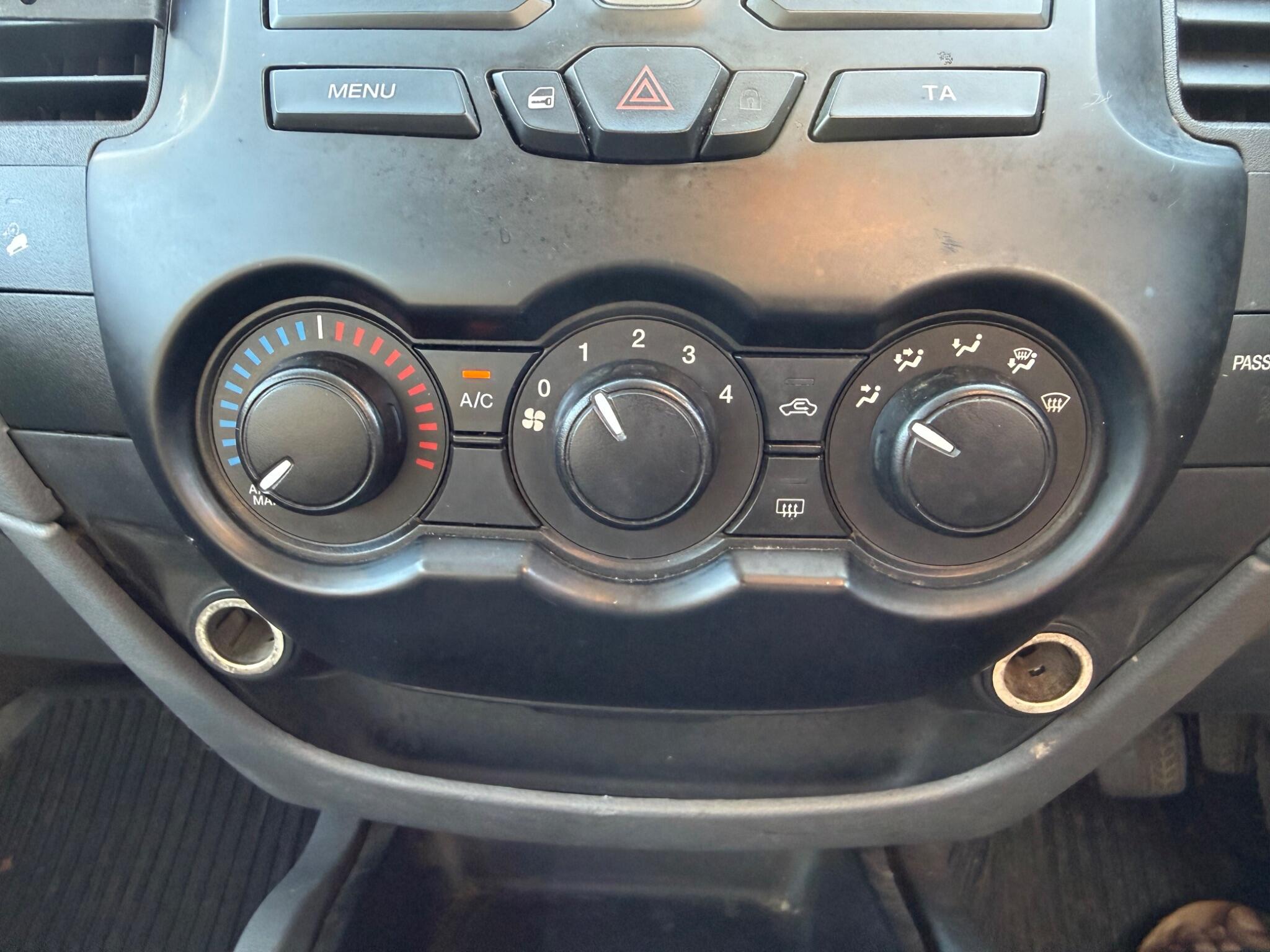 Ford Ranger 2.2 TDCi XL Super Cab Pickup 4WD Euro 5 4dr — photo 28 of 98