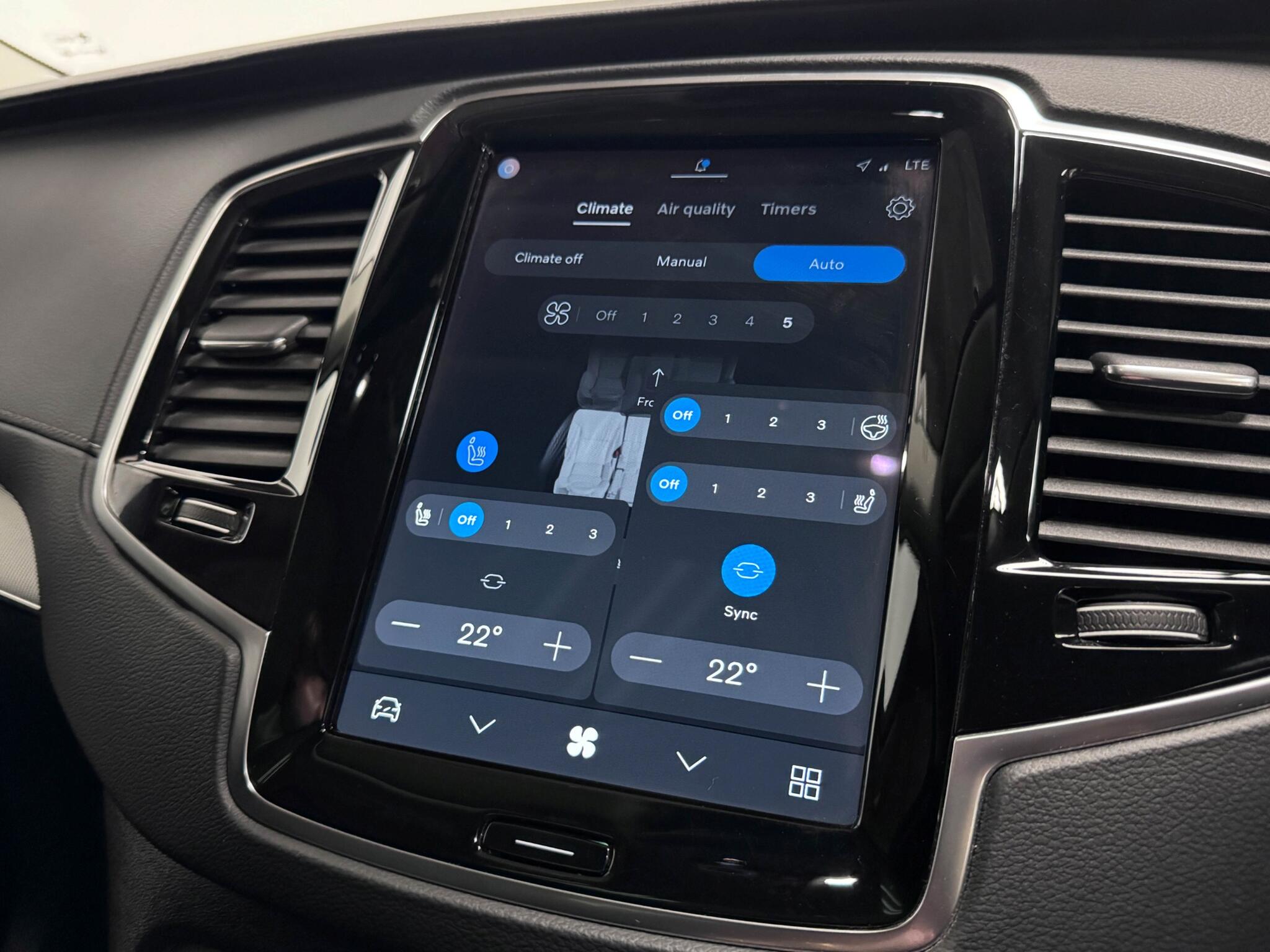 Volvo XC90 view 49