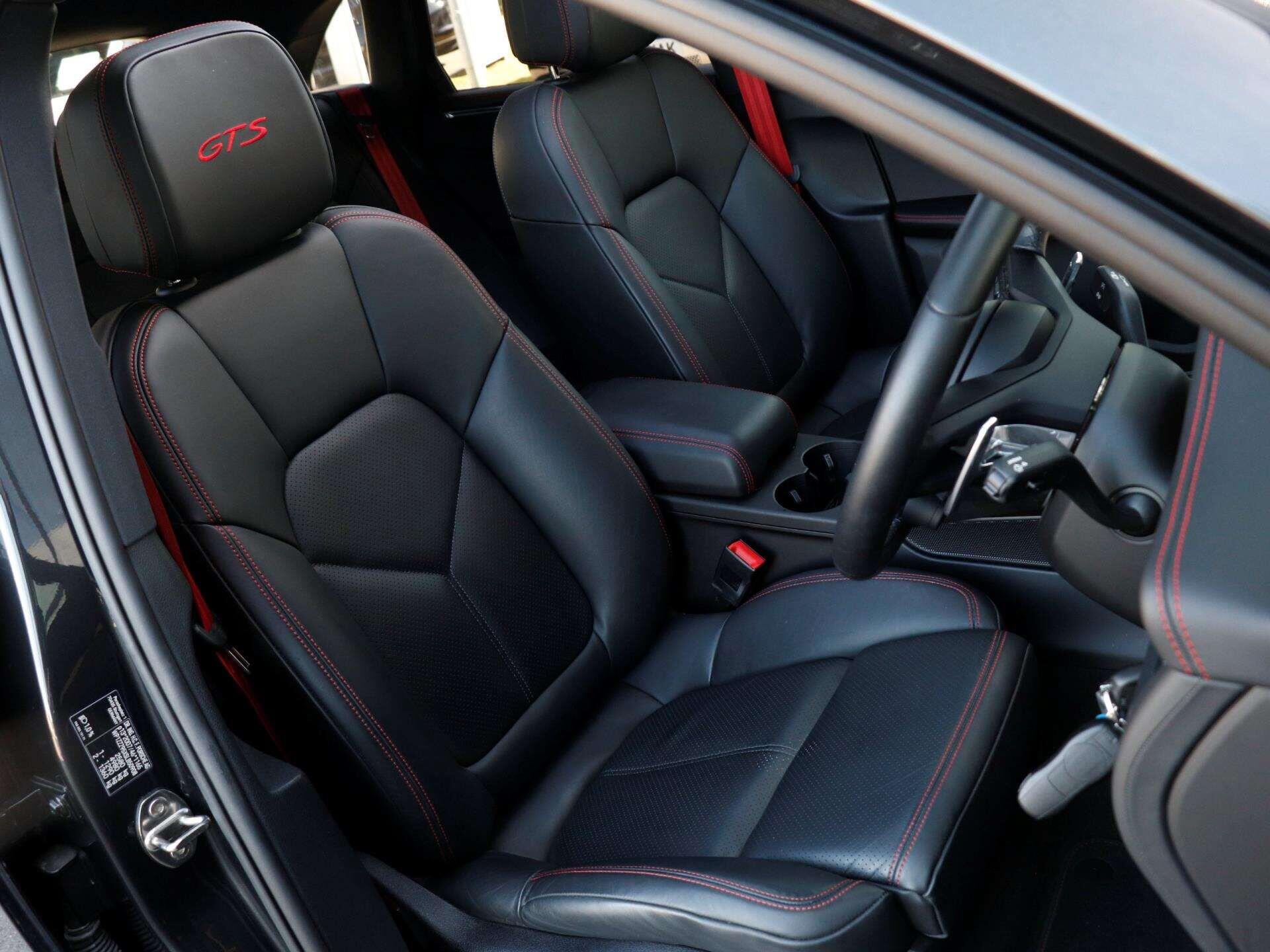 Porsche Macan view 27