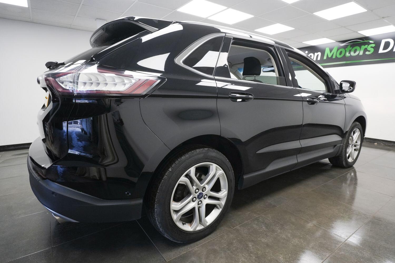 Ford Edge view 4