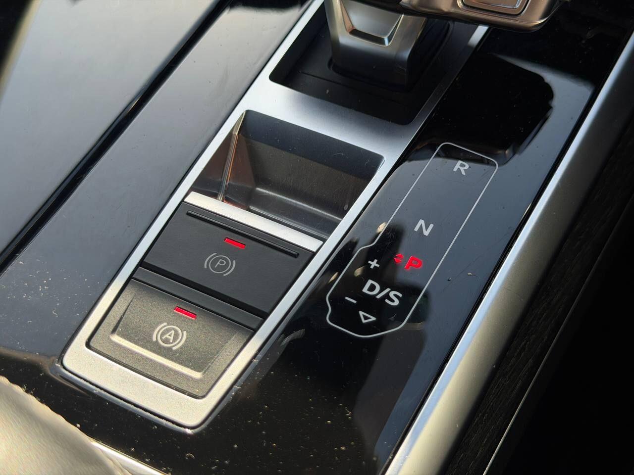 Audi Q7 view 42
