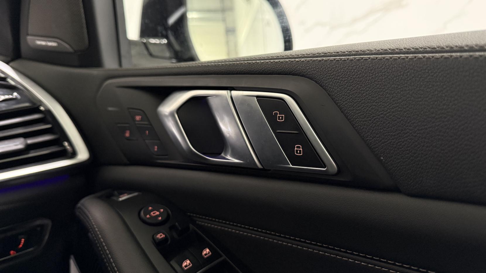 BMW X5 view 29