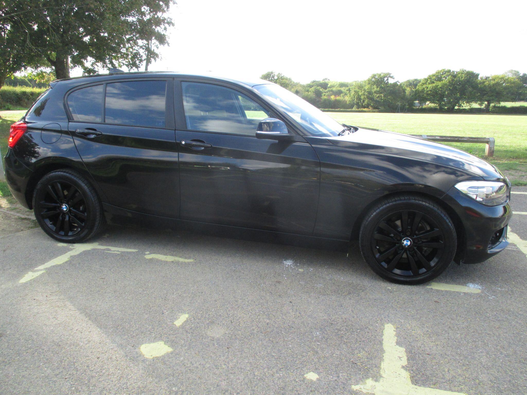 BMW 1 Series view 6