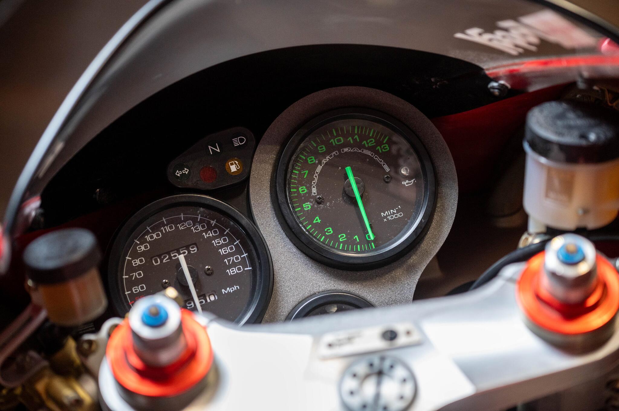 Ducati 916 view 15