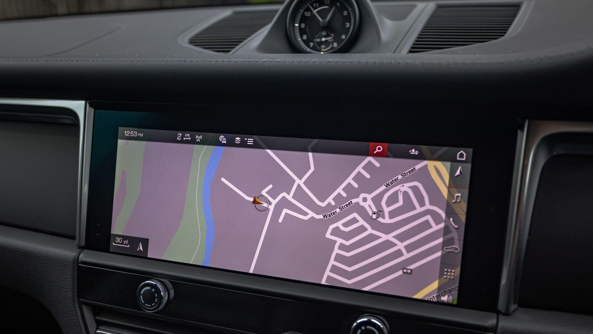 Porsche Macan view 27