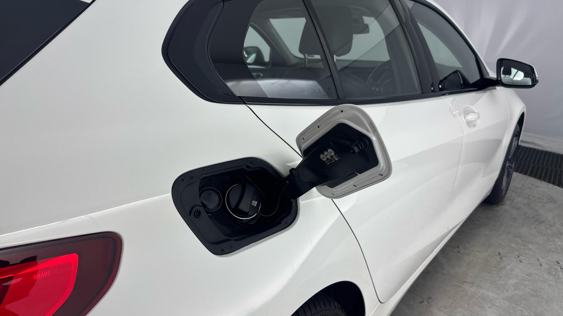 BMW 1 Series view 18