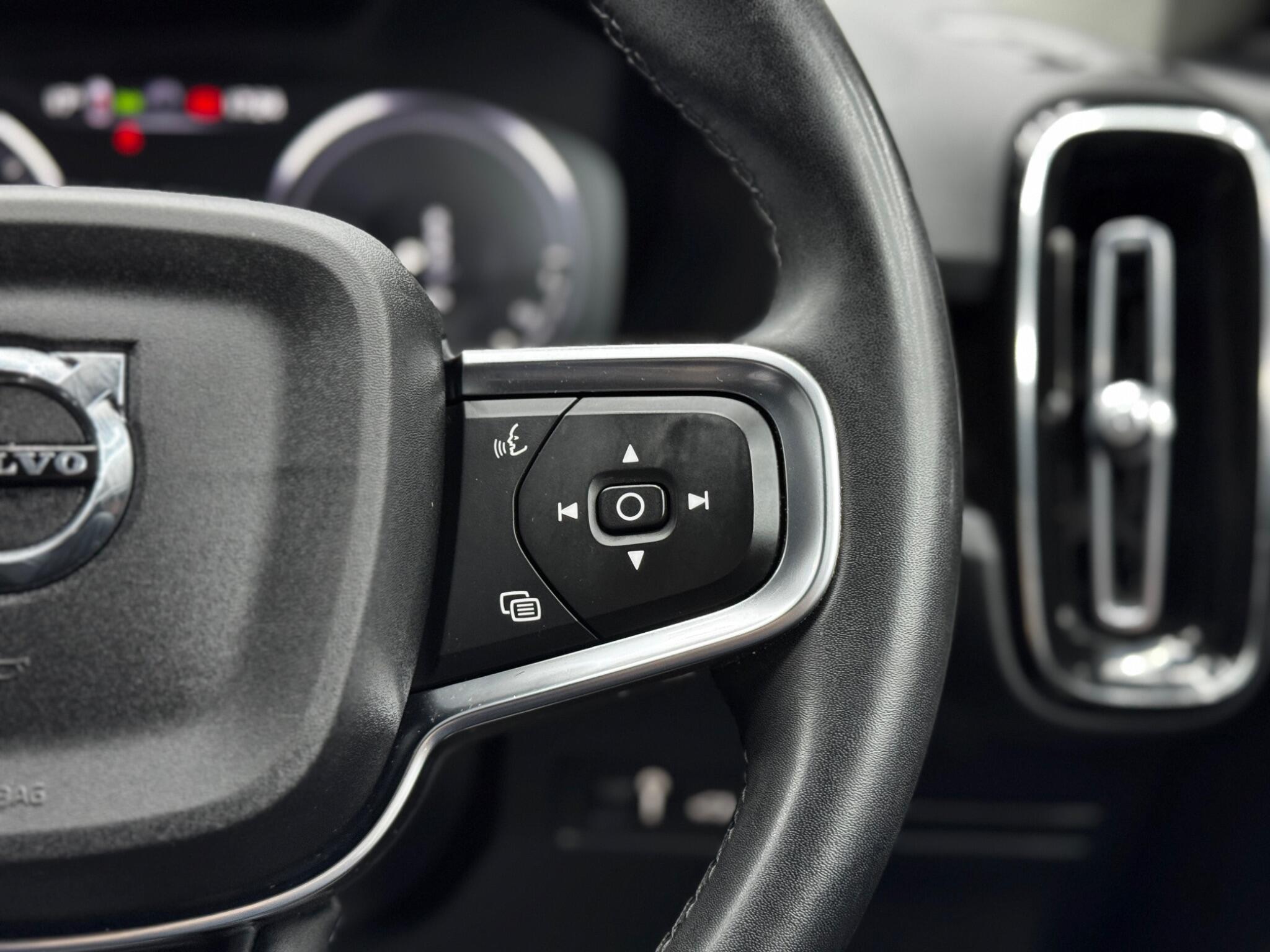 Volvo XC40 view 21