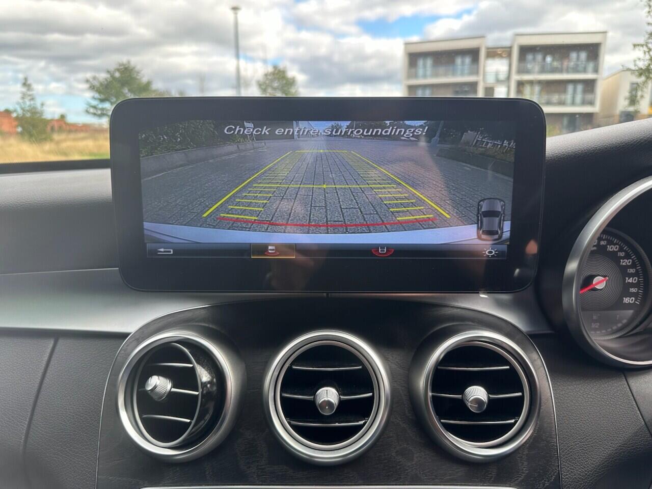 Mercedes-Benz C-Class view 35