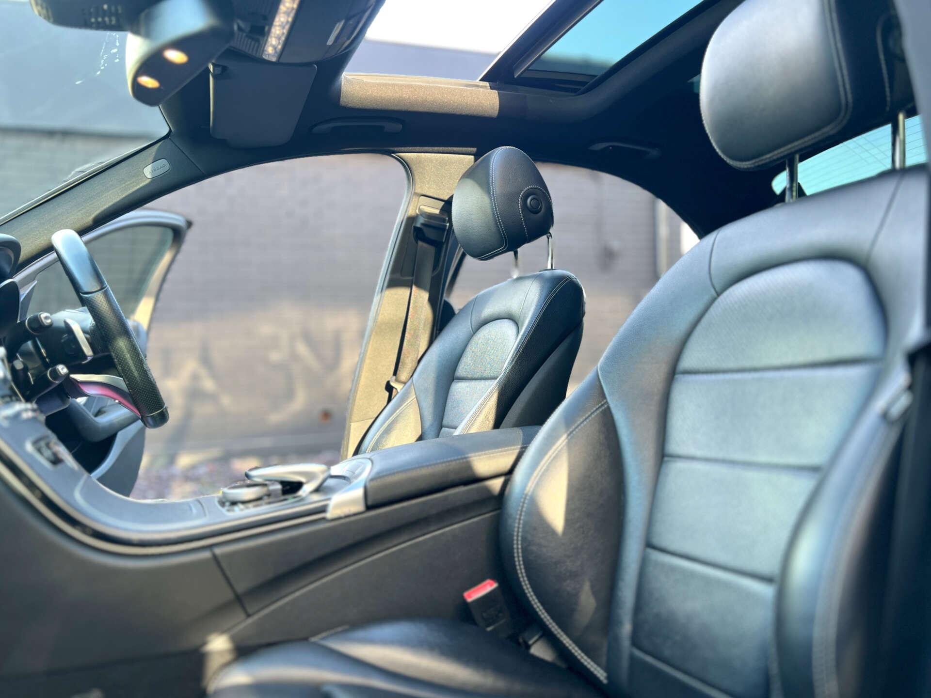 Mercedes-Benz C-Class view 24