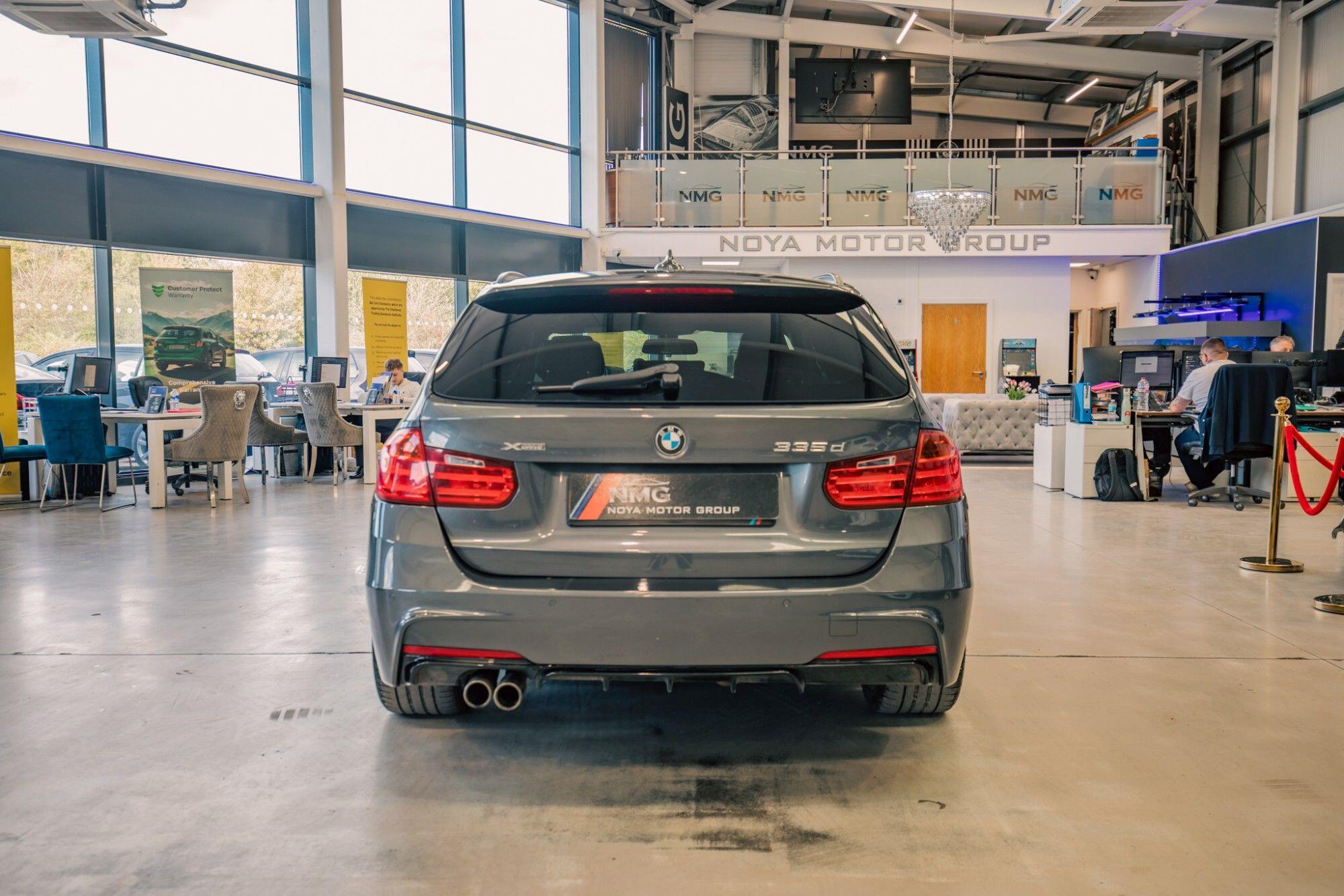 BMW 3 Series view 29