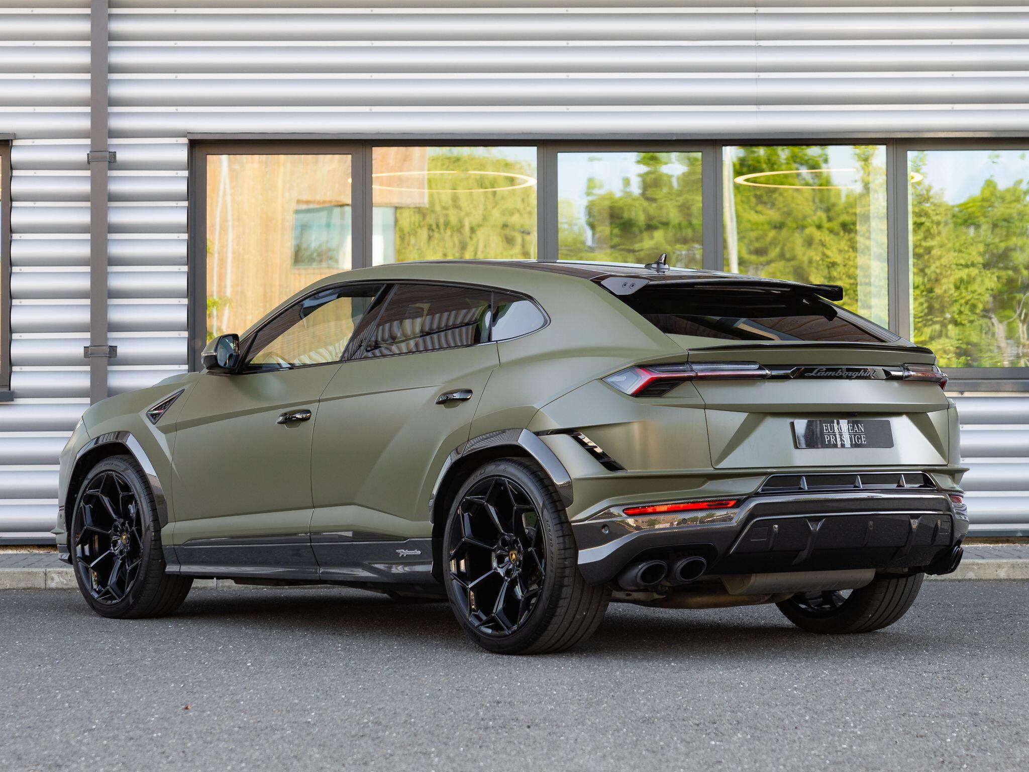 Lamborghini Urus view 5