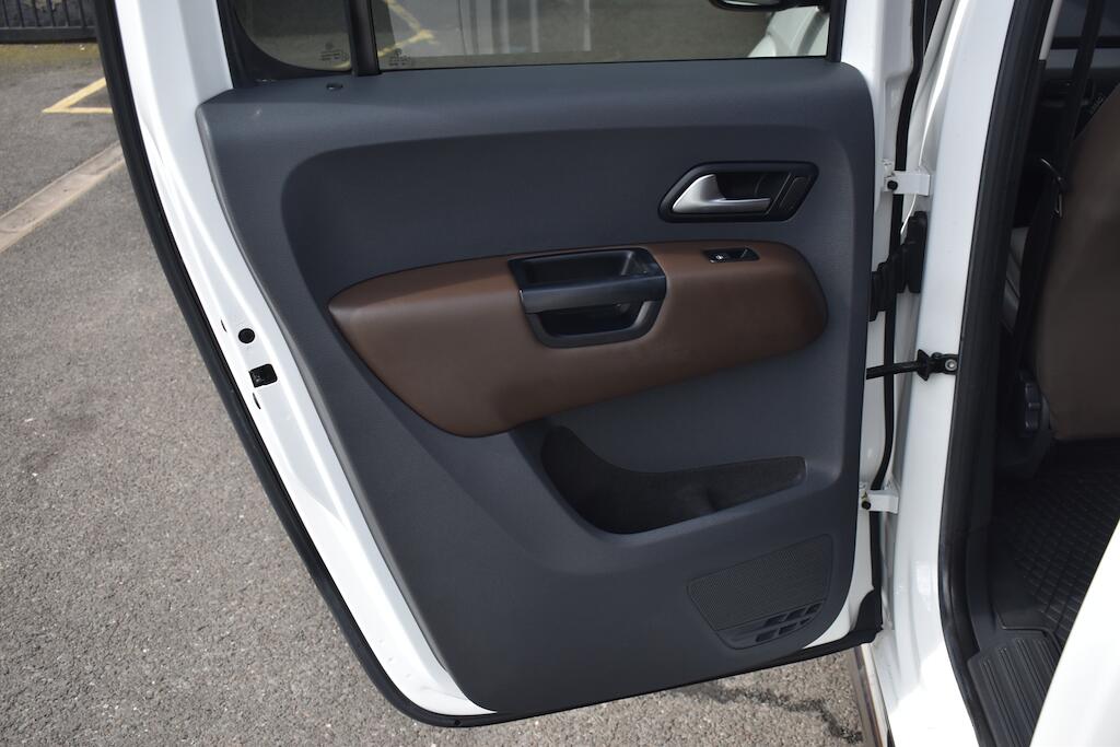Volkswagen Amarok view 49