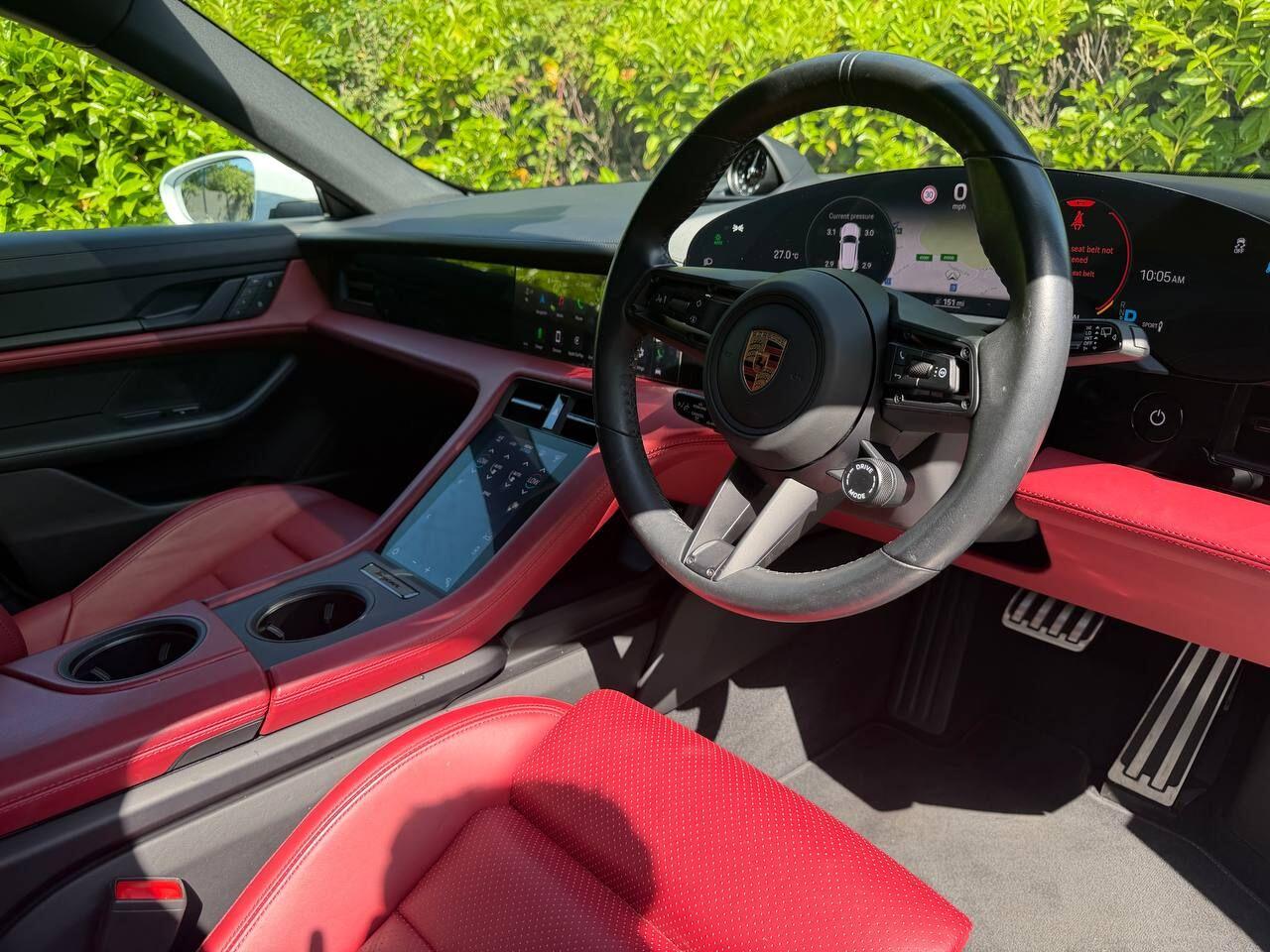 Porsche Taycan view 10