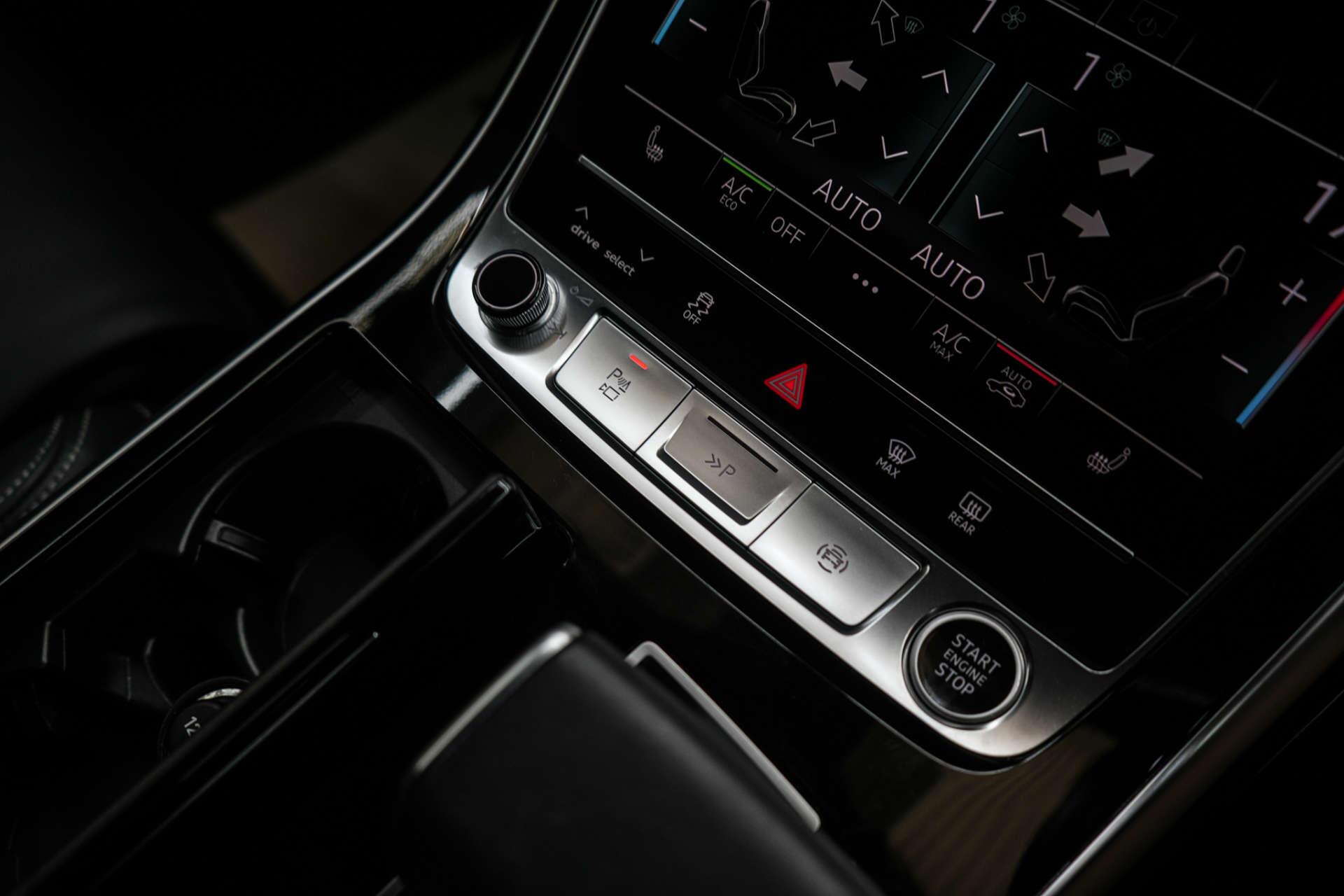 Audi Q8 view 40