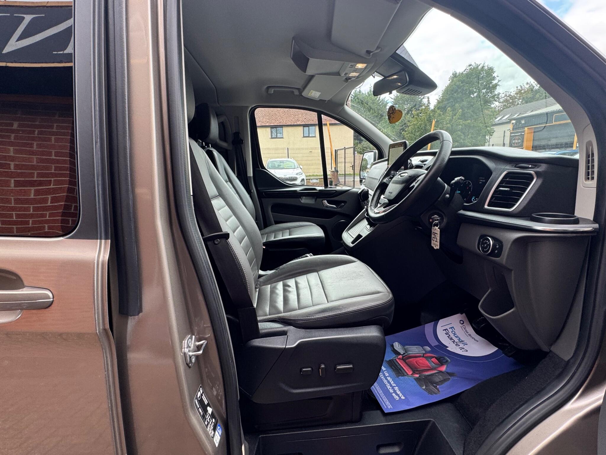 Ford Tourneo Custom view 17