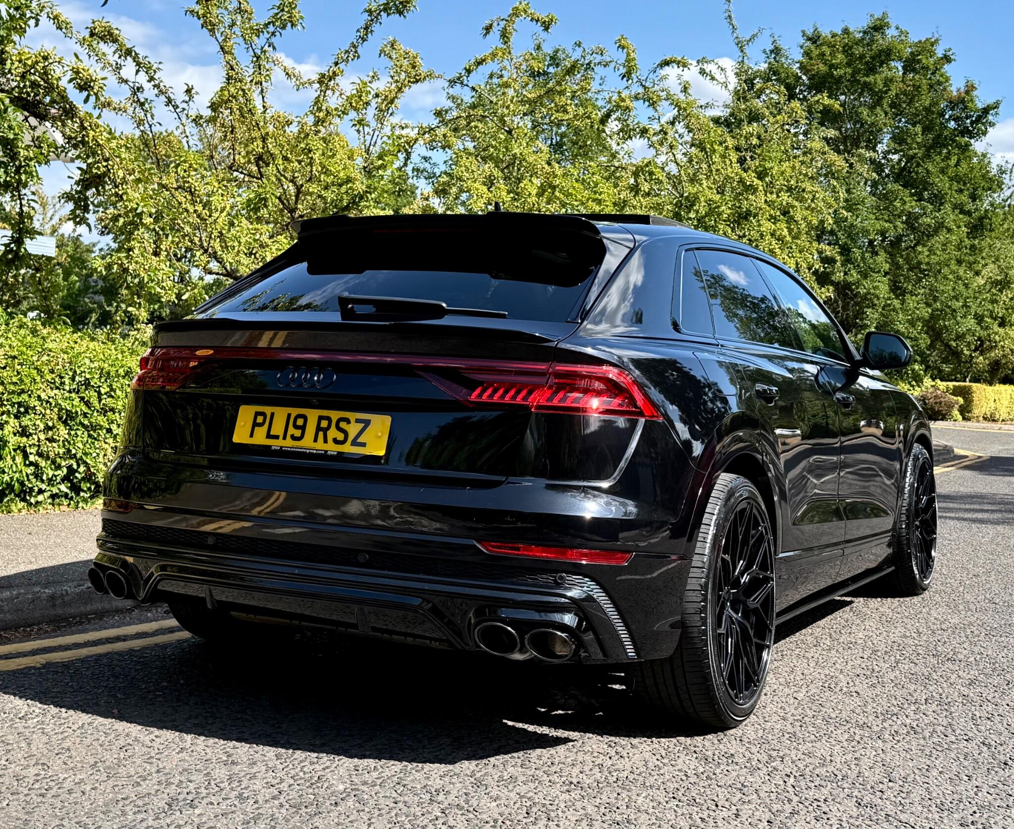 Audi Q8 view 26