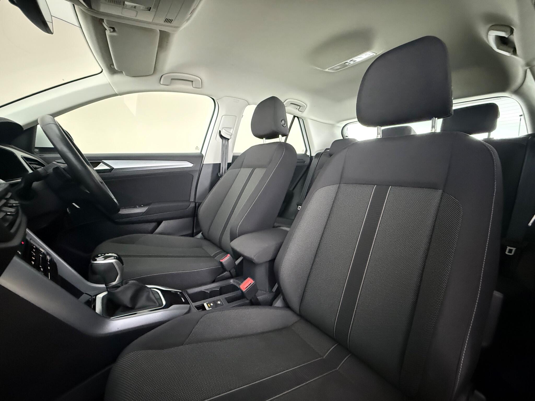Volkswagen T-Roc view 34