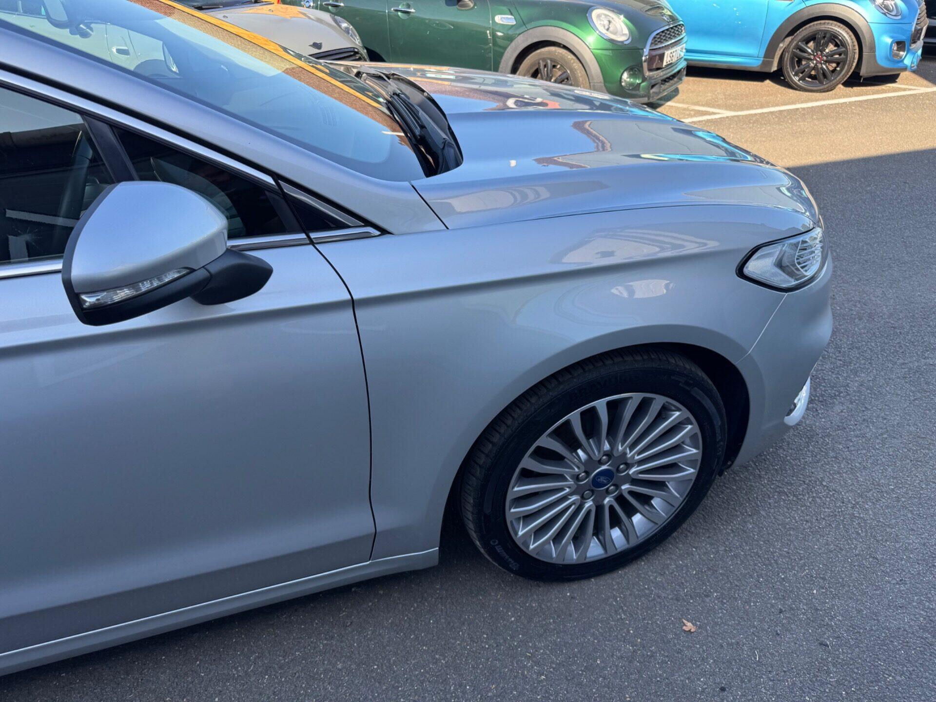 Ford Mondeo view 5