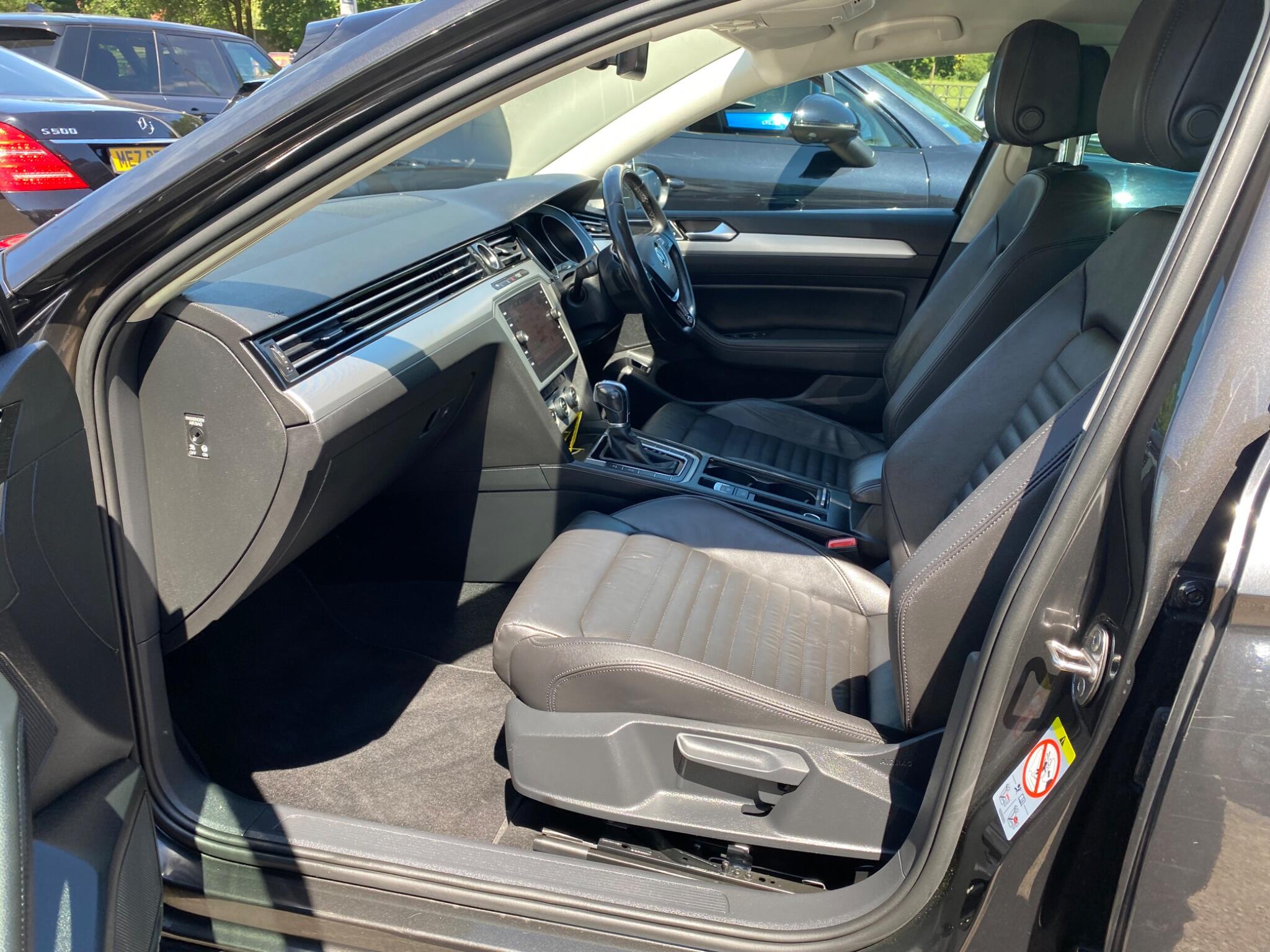 Volkswagen Passat view 39