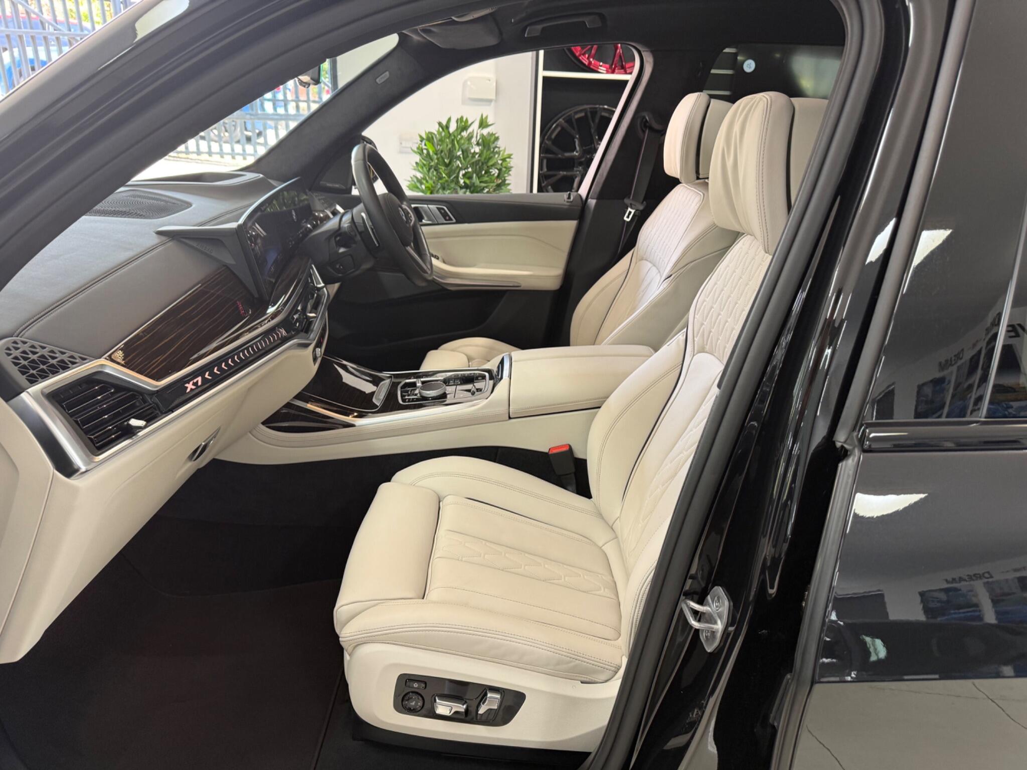 BMW X7 view 58