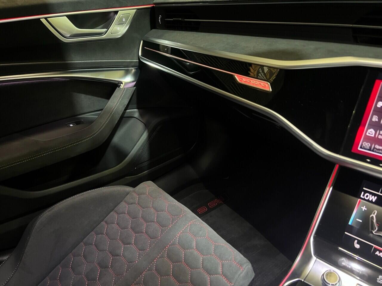 Audi RS6 Avant view 13