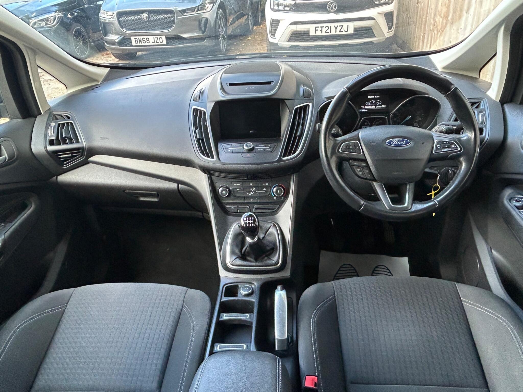 Ford Grand C-Max view 24