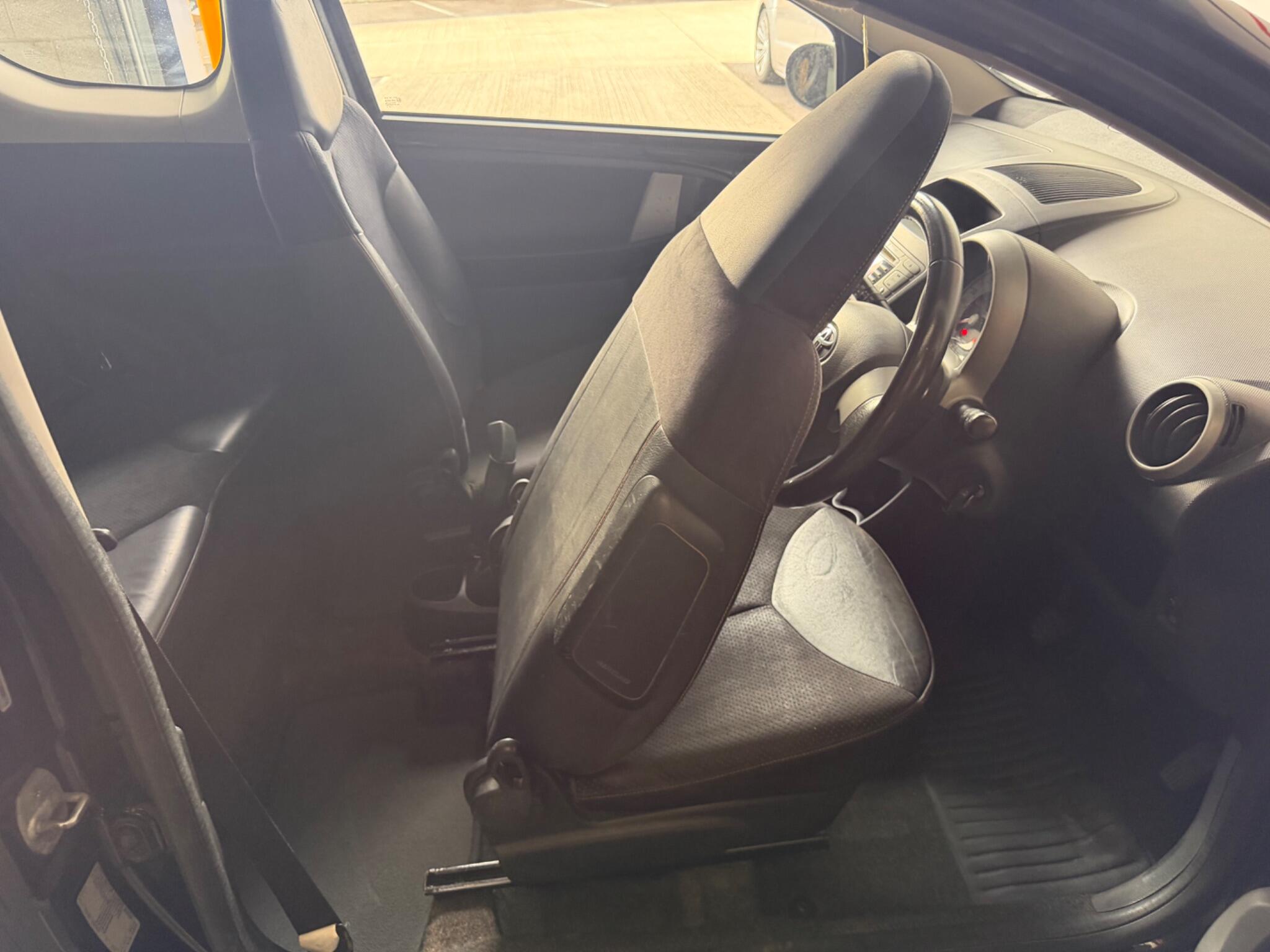 Toyota Aygo view 10