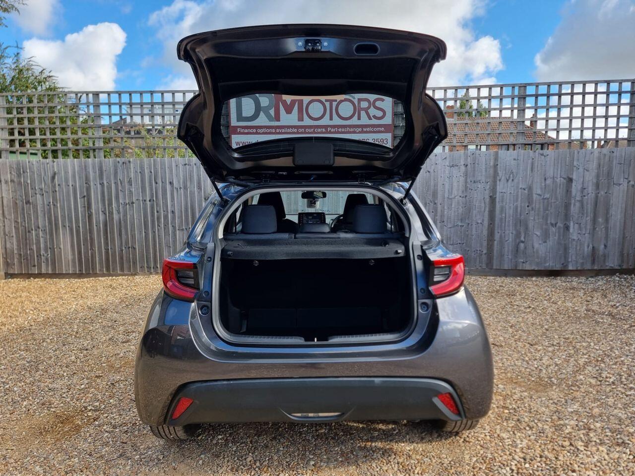Toyota Yaris view 38
