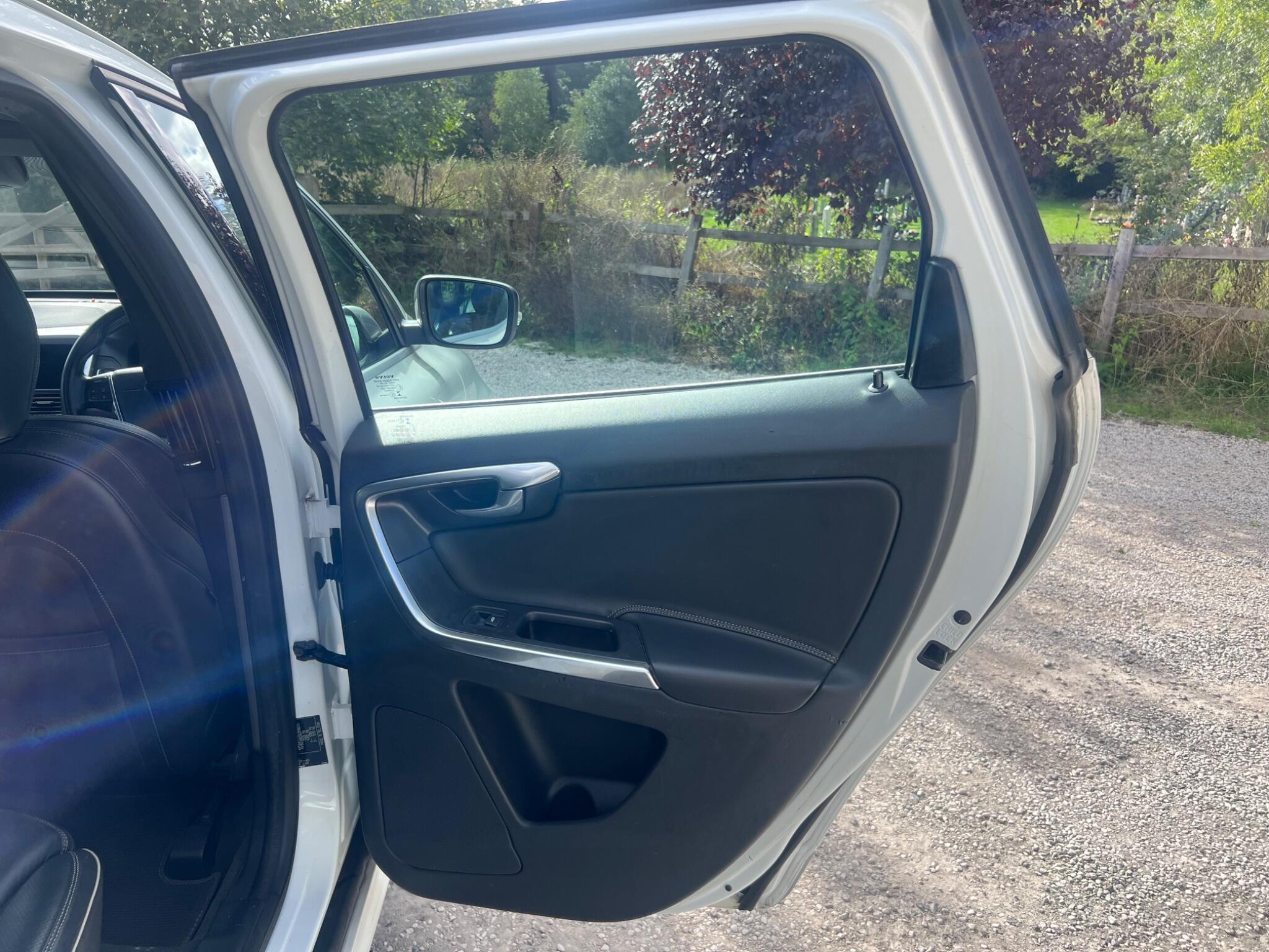 Volvo XC60 view 21