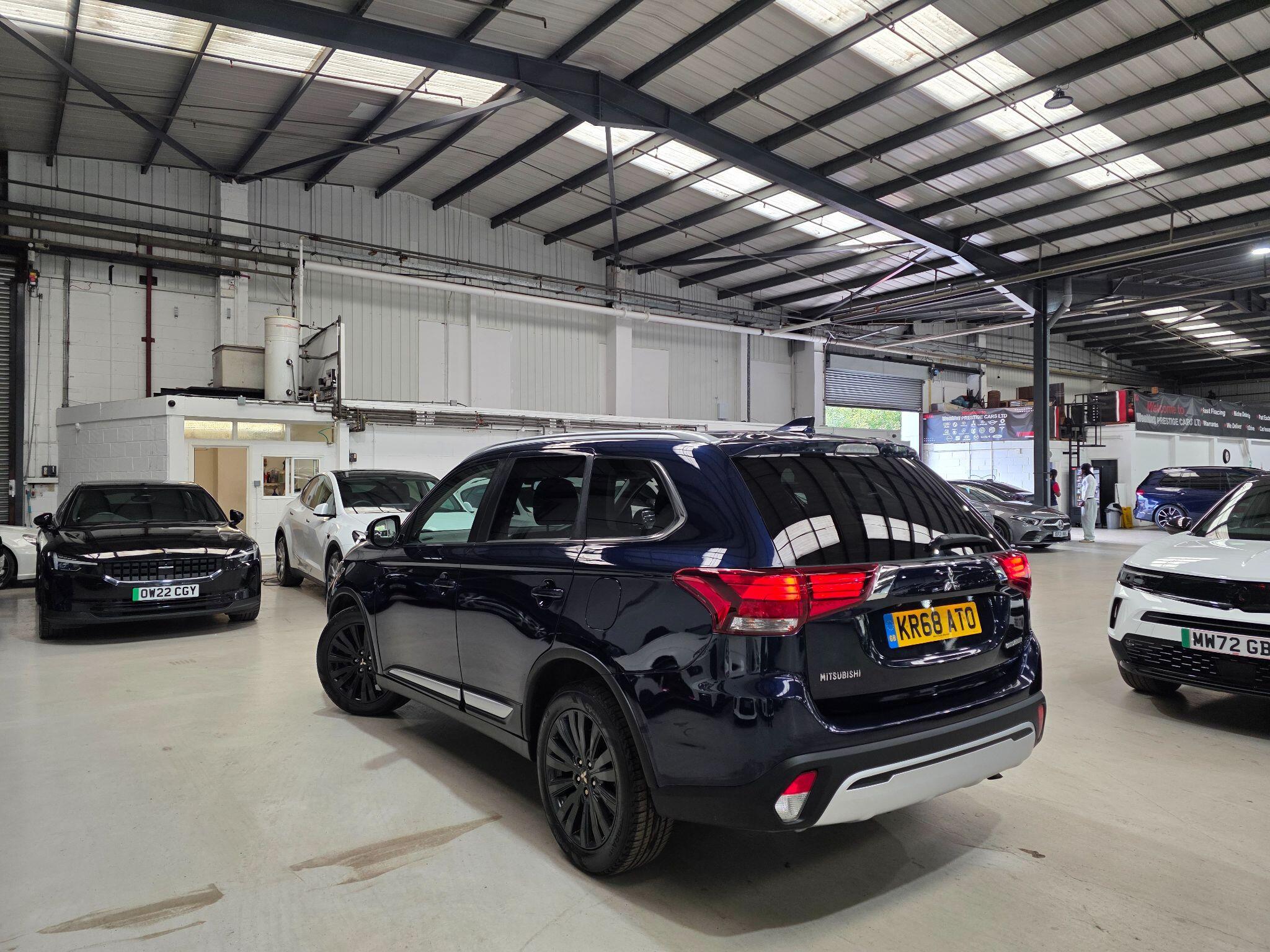 Mitsubishi Outlander view 28