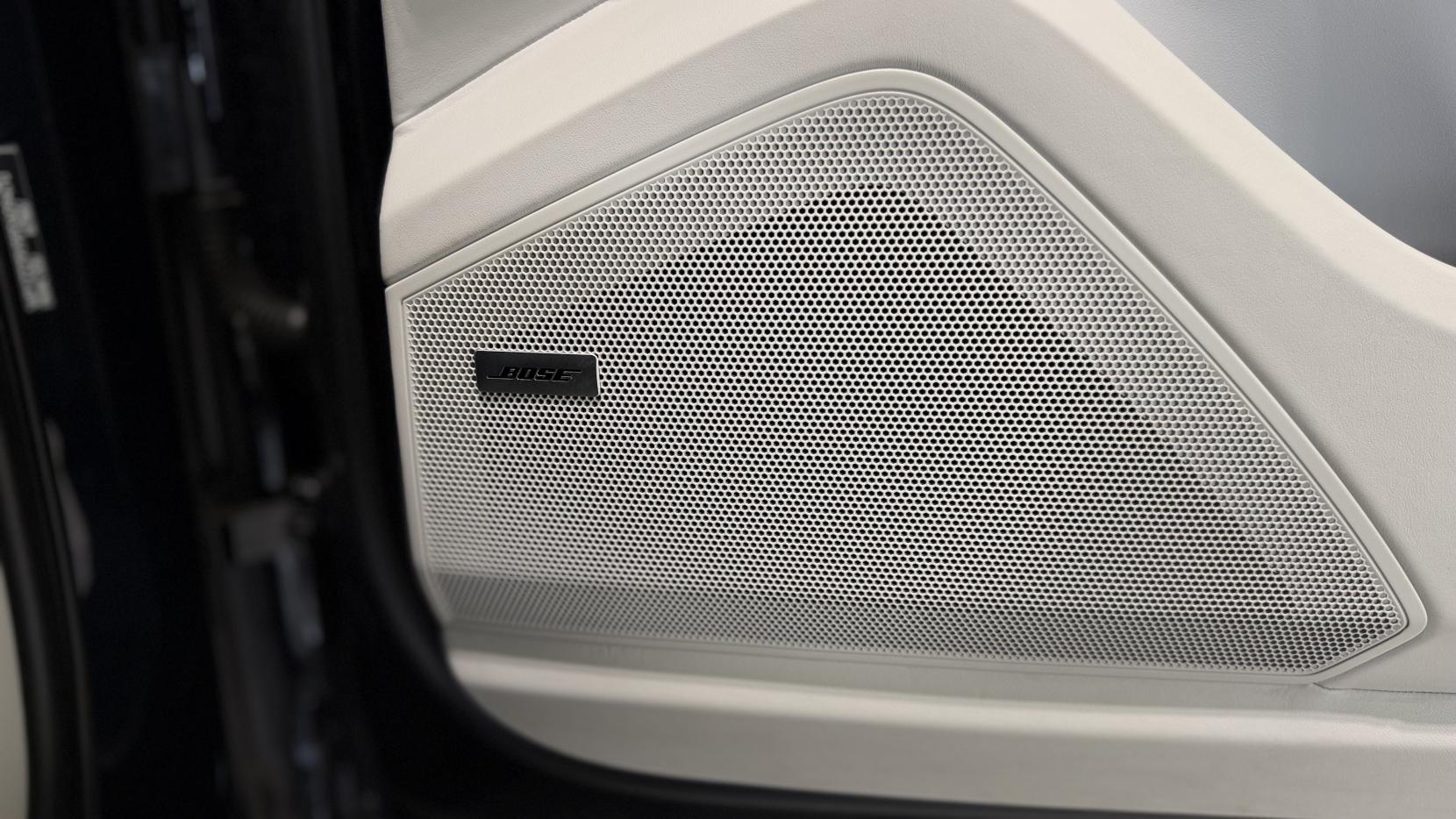 Porsche Cayenne view 37