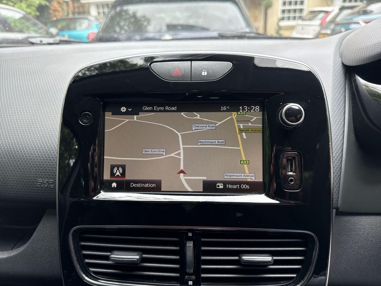 Renault Clio view 16